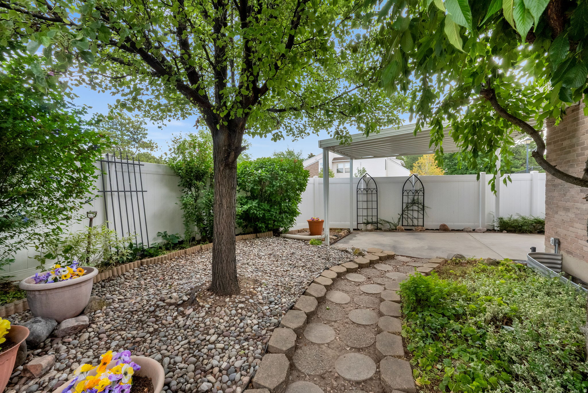 STONE HOLLOW - Residential