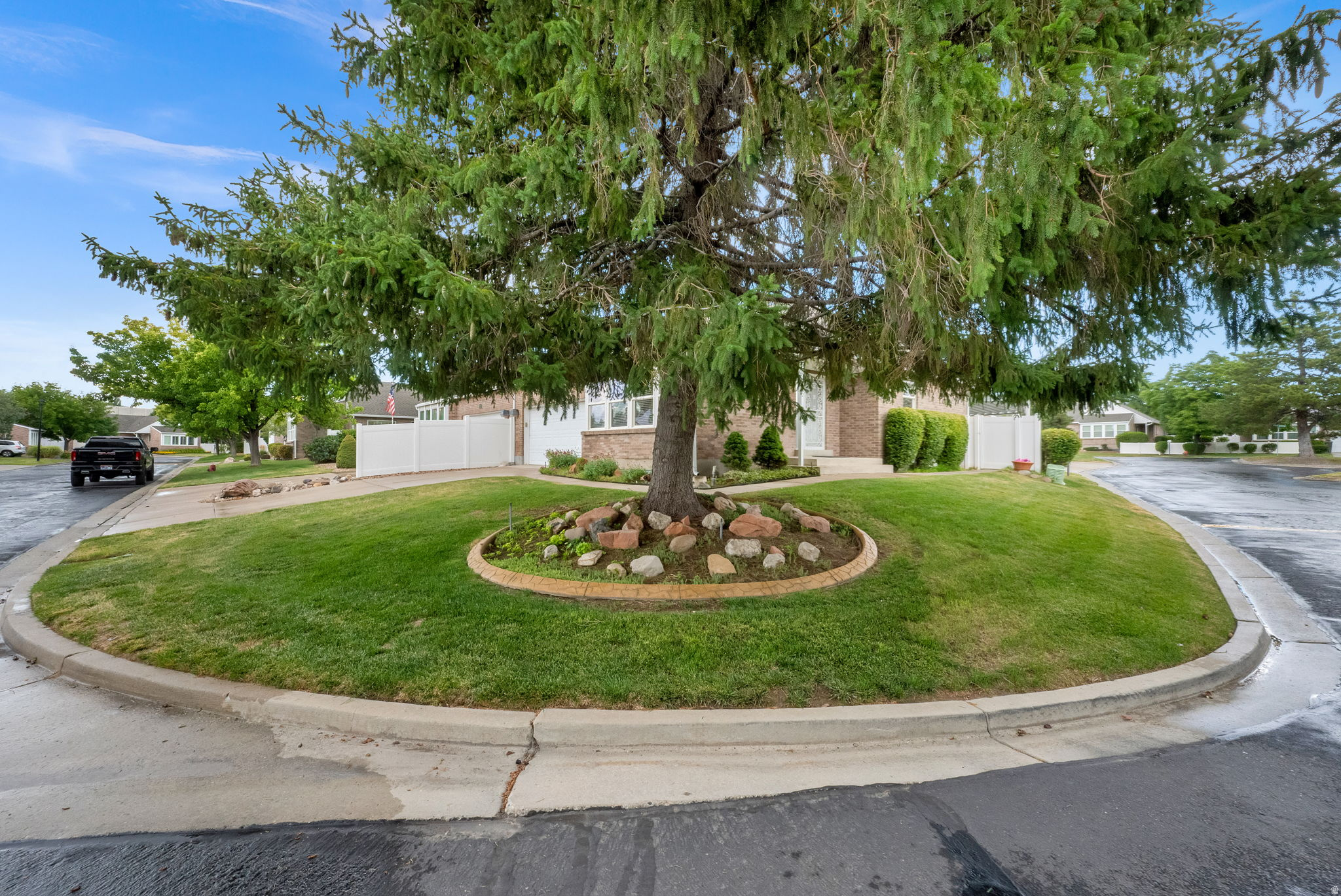STONE HOLLOW - Residential