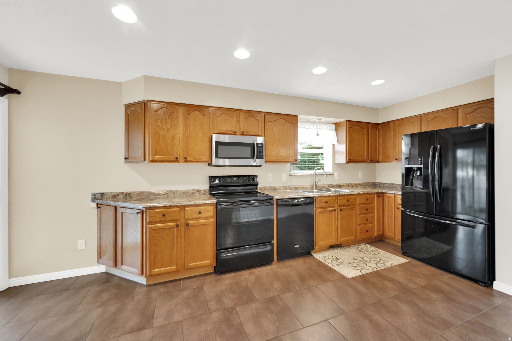 STONE HOLLOW - Residential