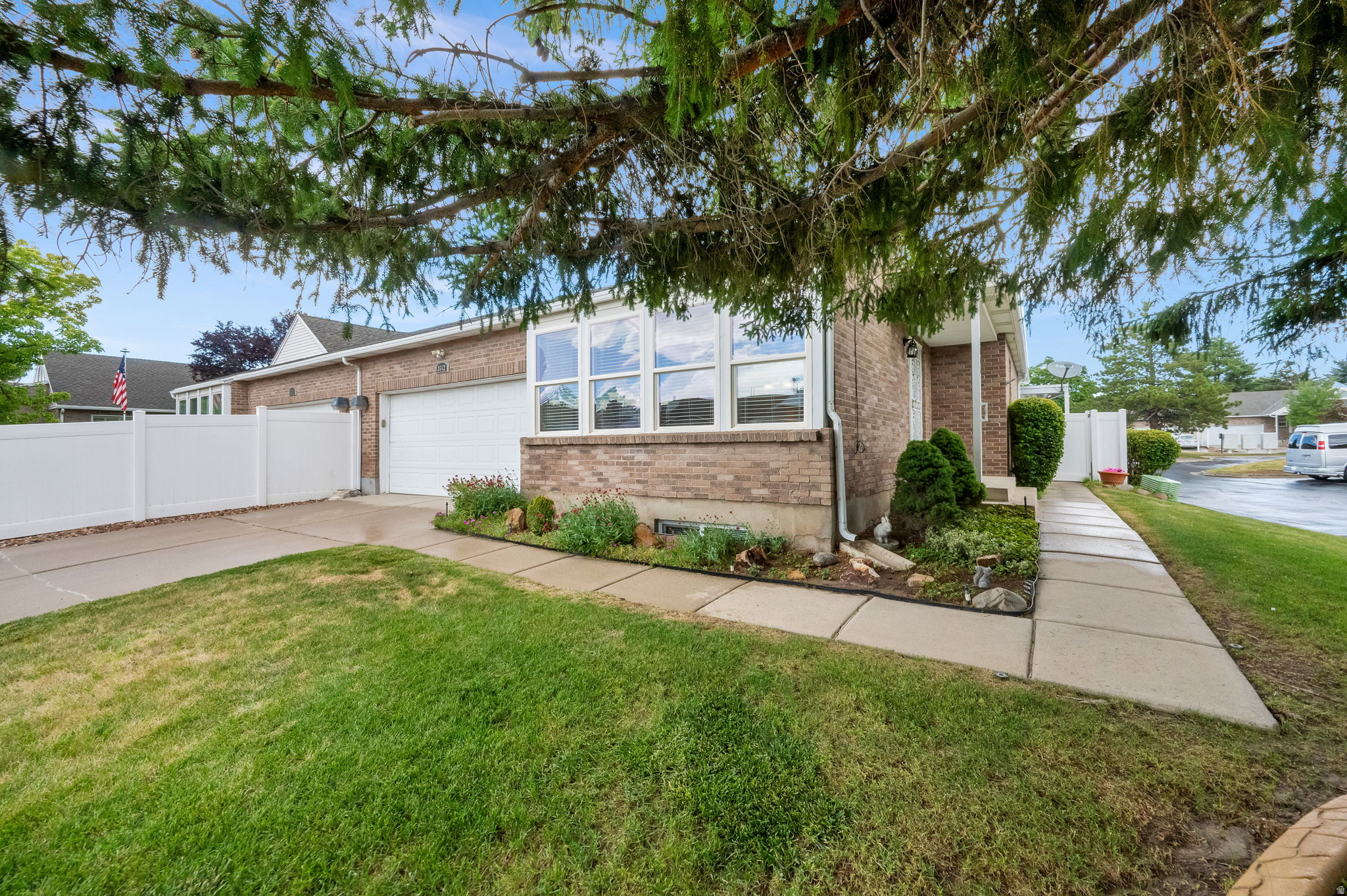 STONE HOLLOW - Residential