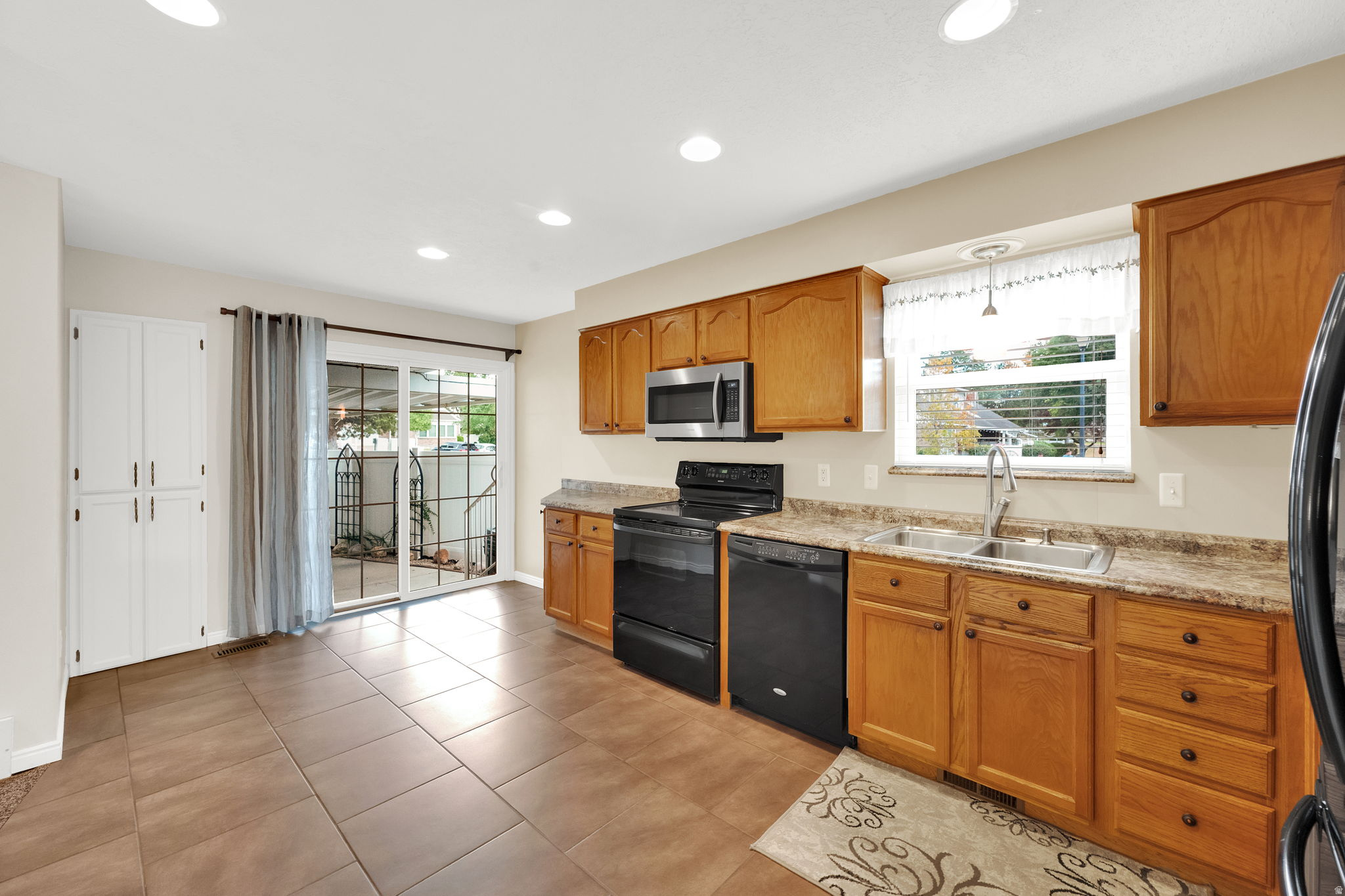 STONE HOLLOW - Residential