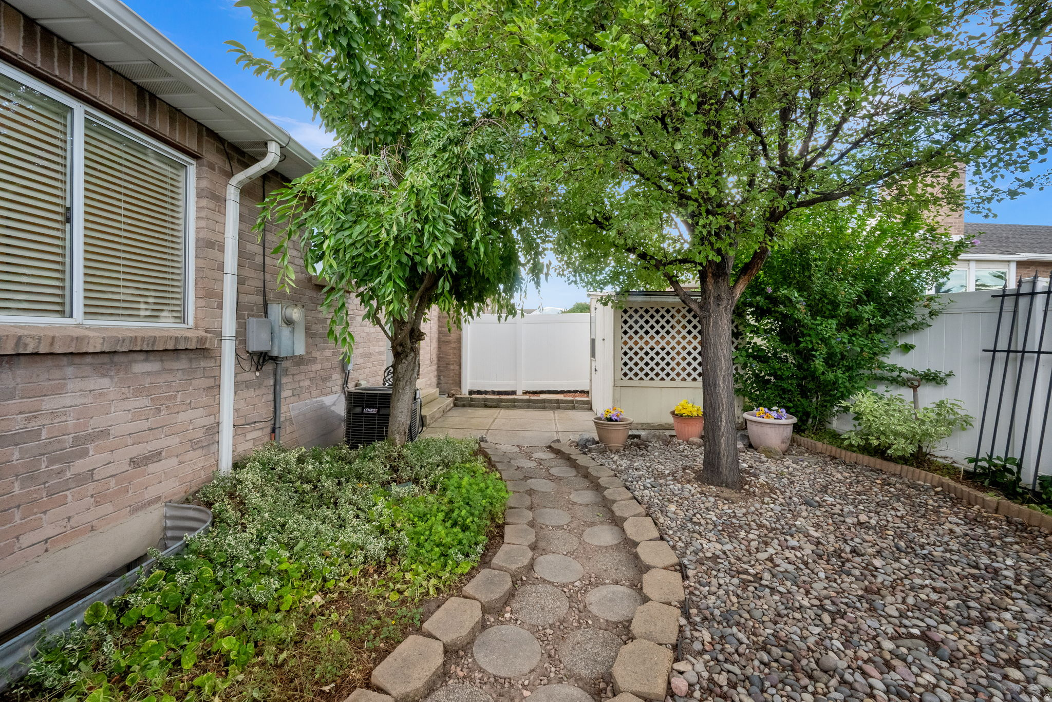 STONE HOLLOW - Residential