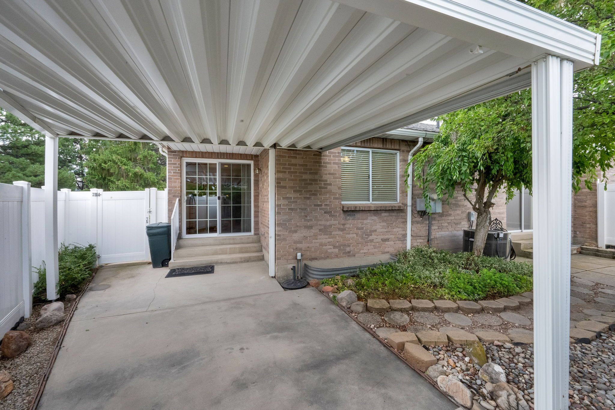 STONE HOLLOW - Residential