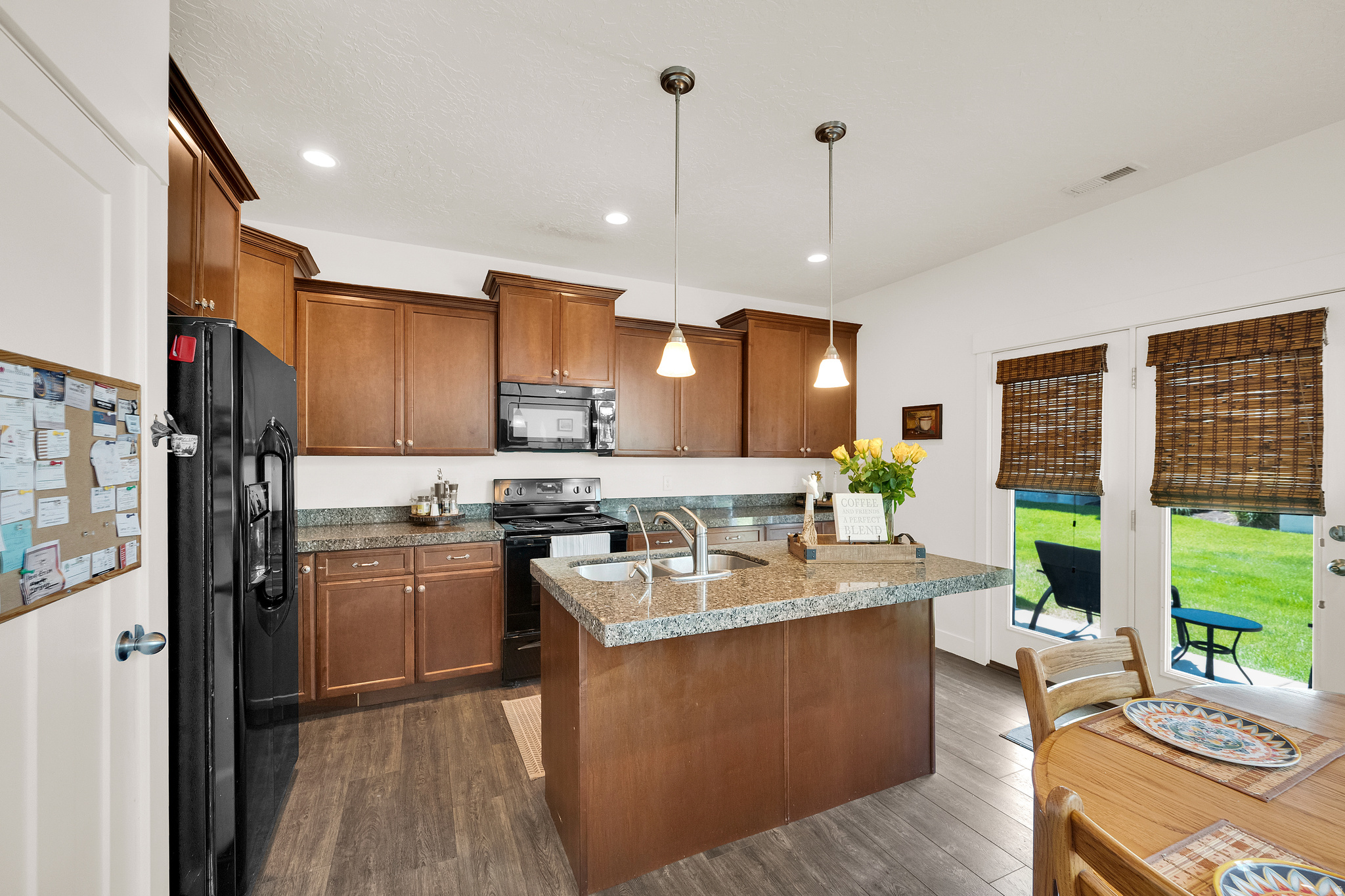 RESIDENCE ON PARK AV - Residential