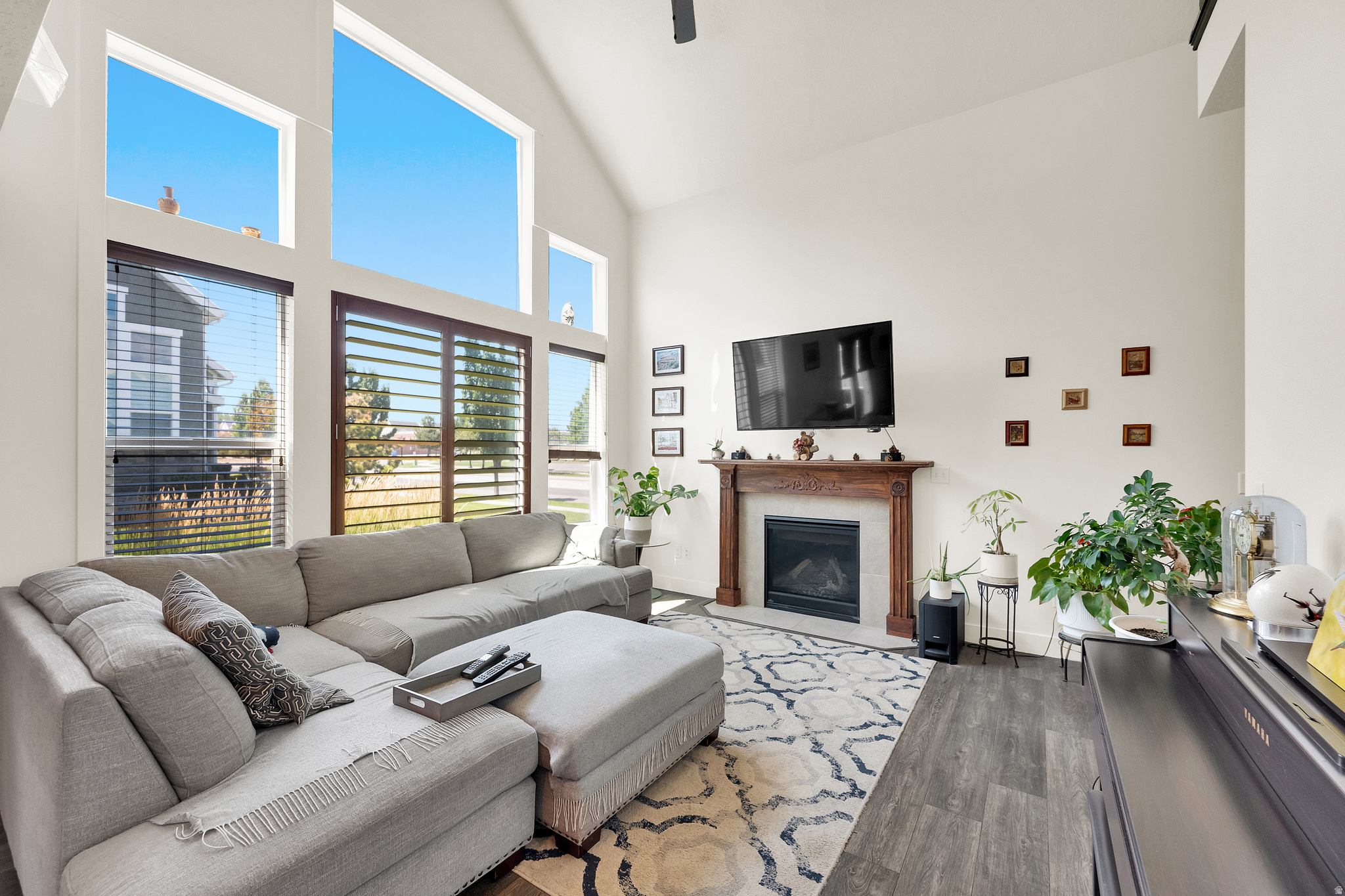 RESIDENCE ON PARK AV - Residential