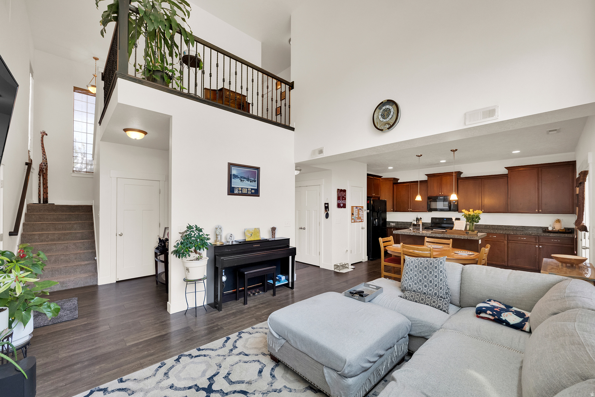 RESIDENCE ON PARK AV - Residential