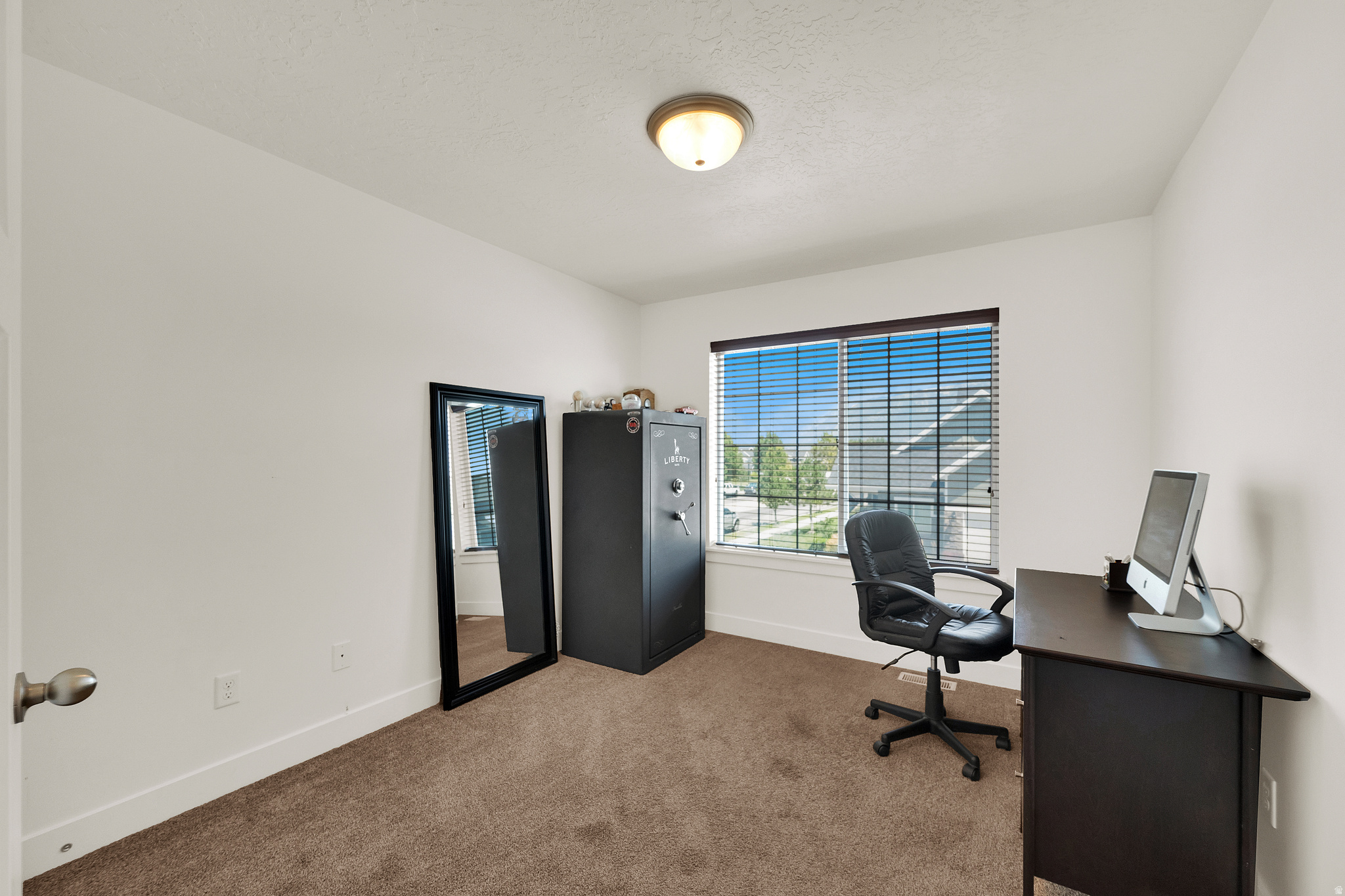 RESIDENCE ON PARK AV - Residential