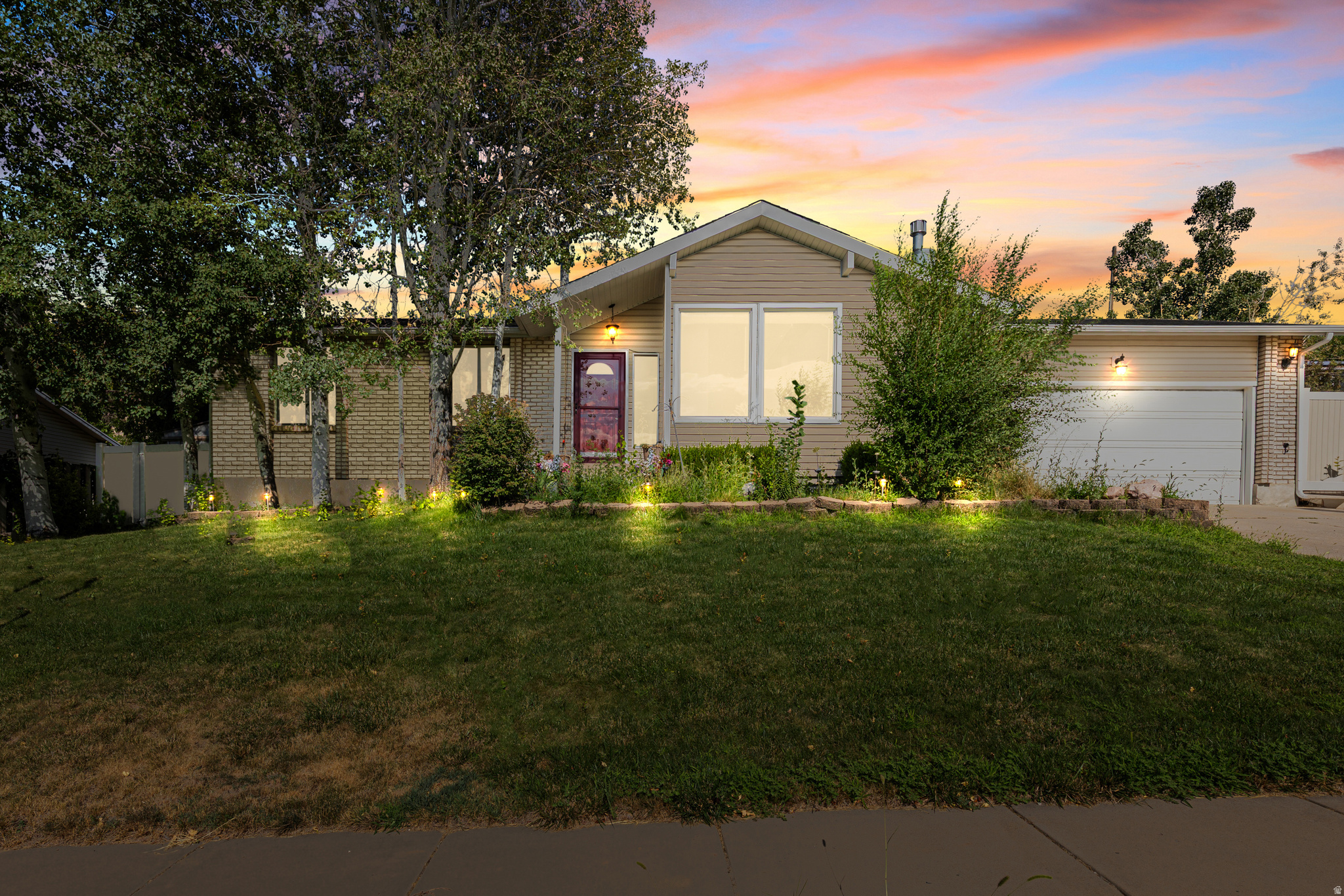 Well maintained home on the bench overlooking the valley in good neighborhood. The home features an updated kitchen with granite countertops, solar system and lots of storage. Don't miss the heated and cooled garage with workbench for your projects. The fully fenced yard provides privacy and covered patio for your evening enjoyment. Seller is offering a $5,000 allowance for yard or home improvements.