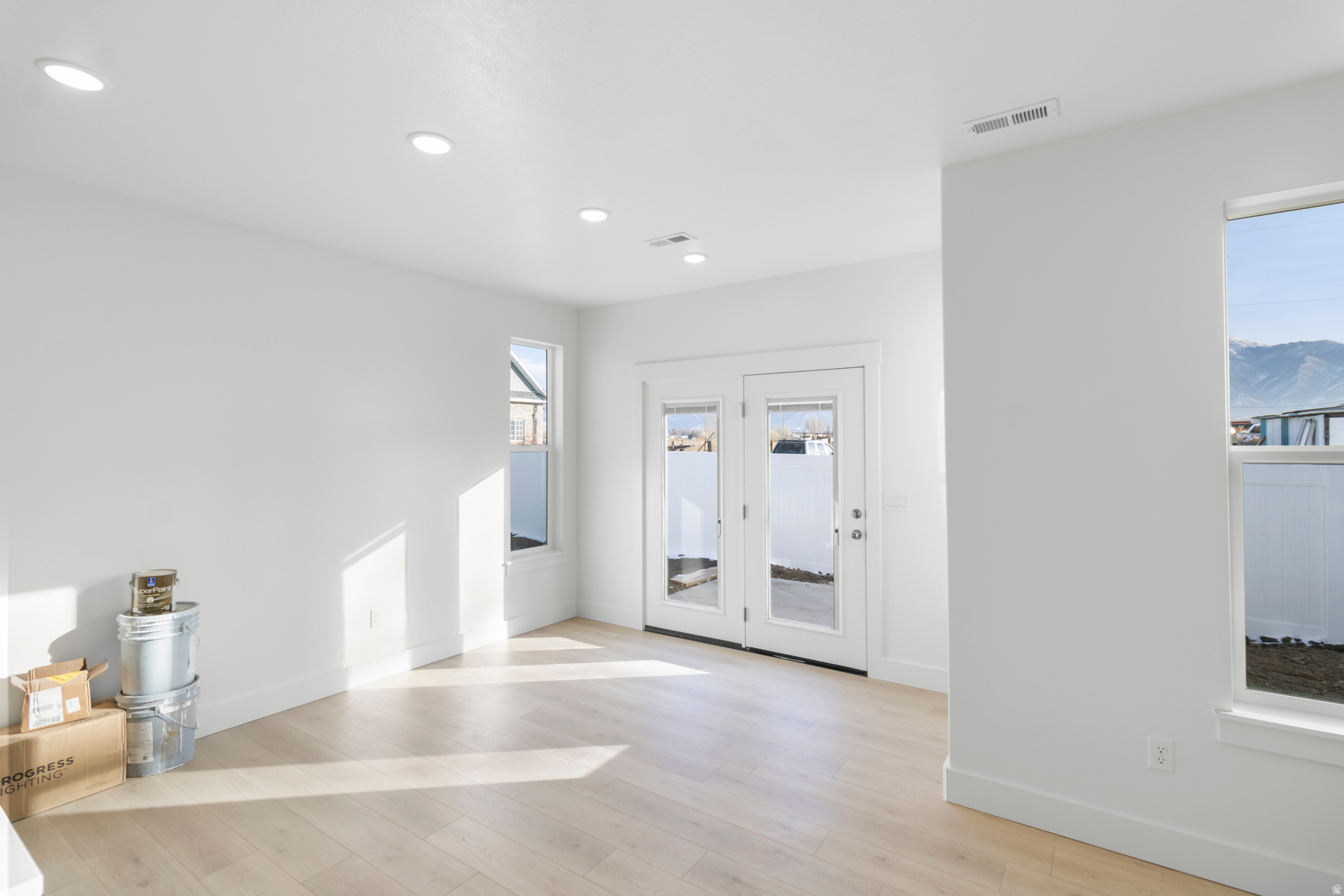 RIVERGATE - Residential