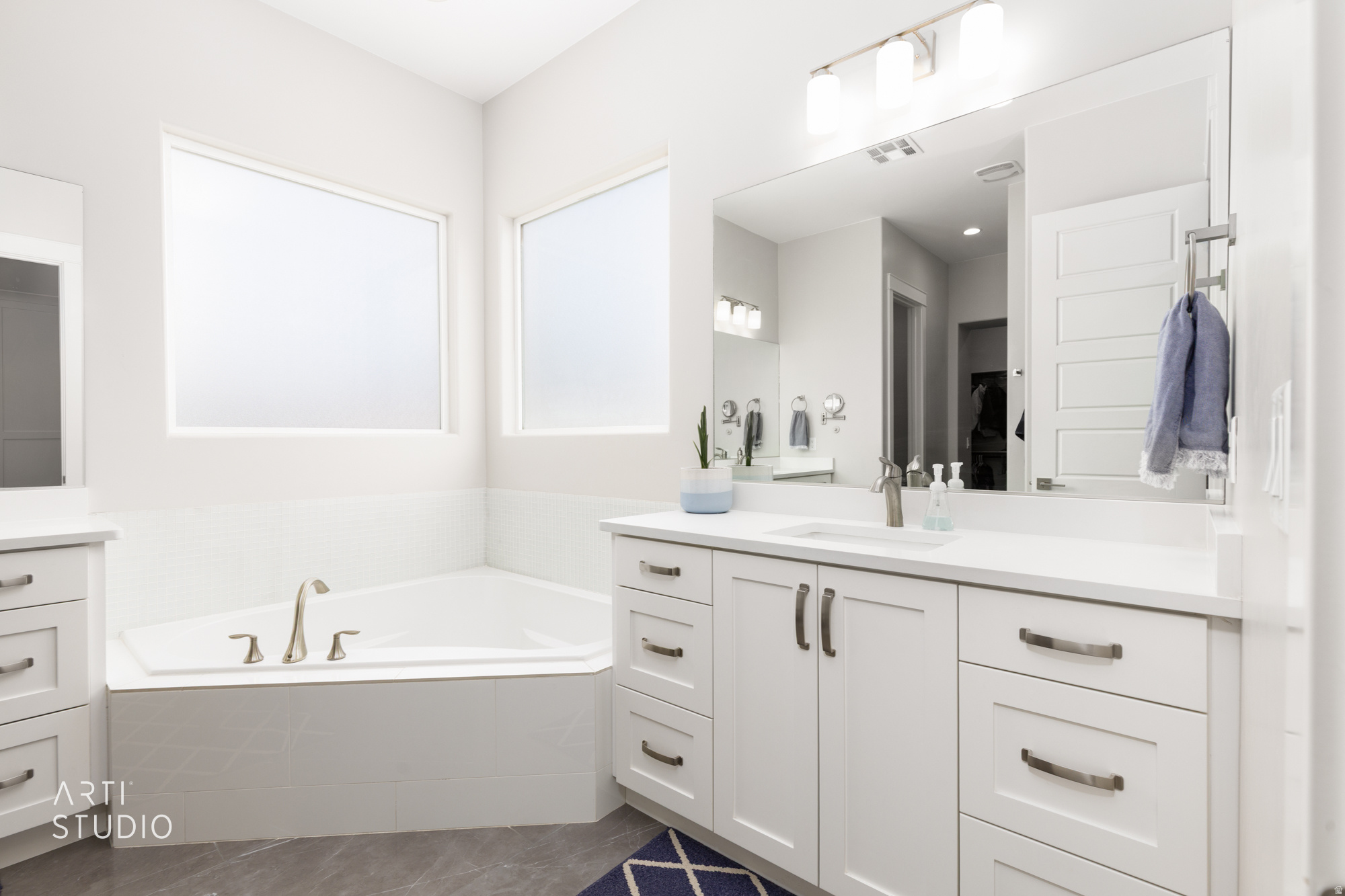FIELDSTONE PH 5 - Residential