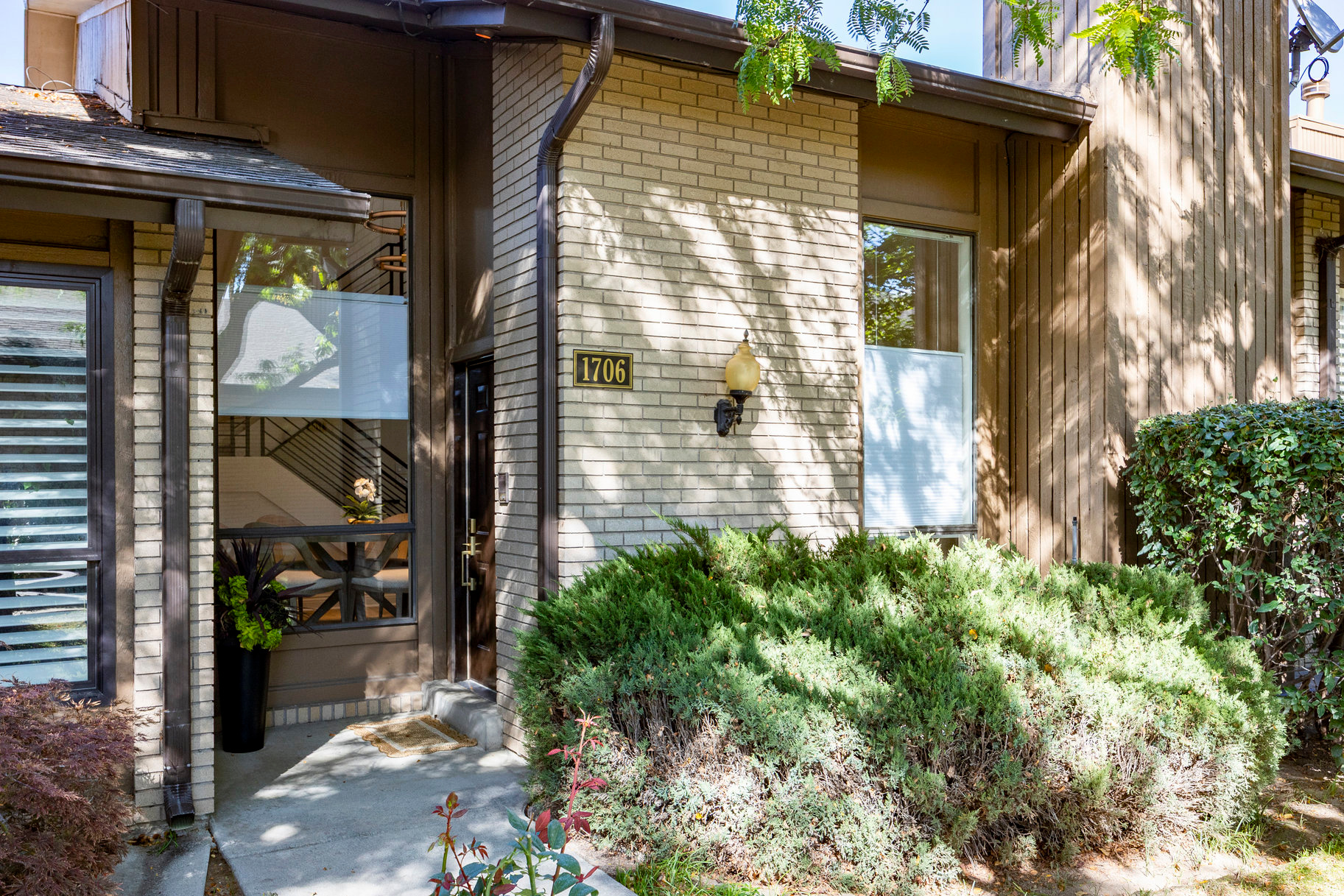 BROOKSTONE - Residential