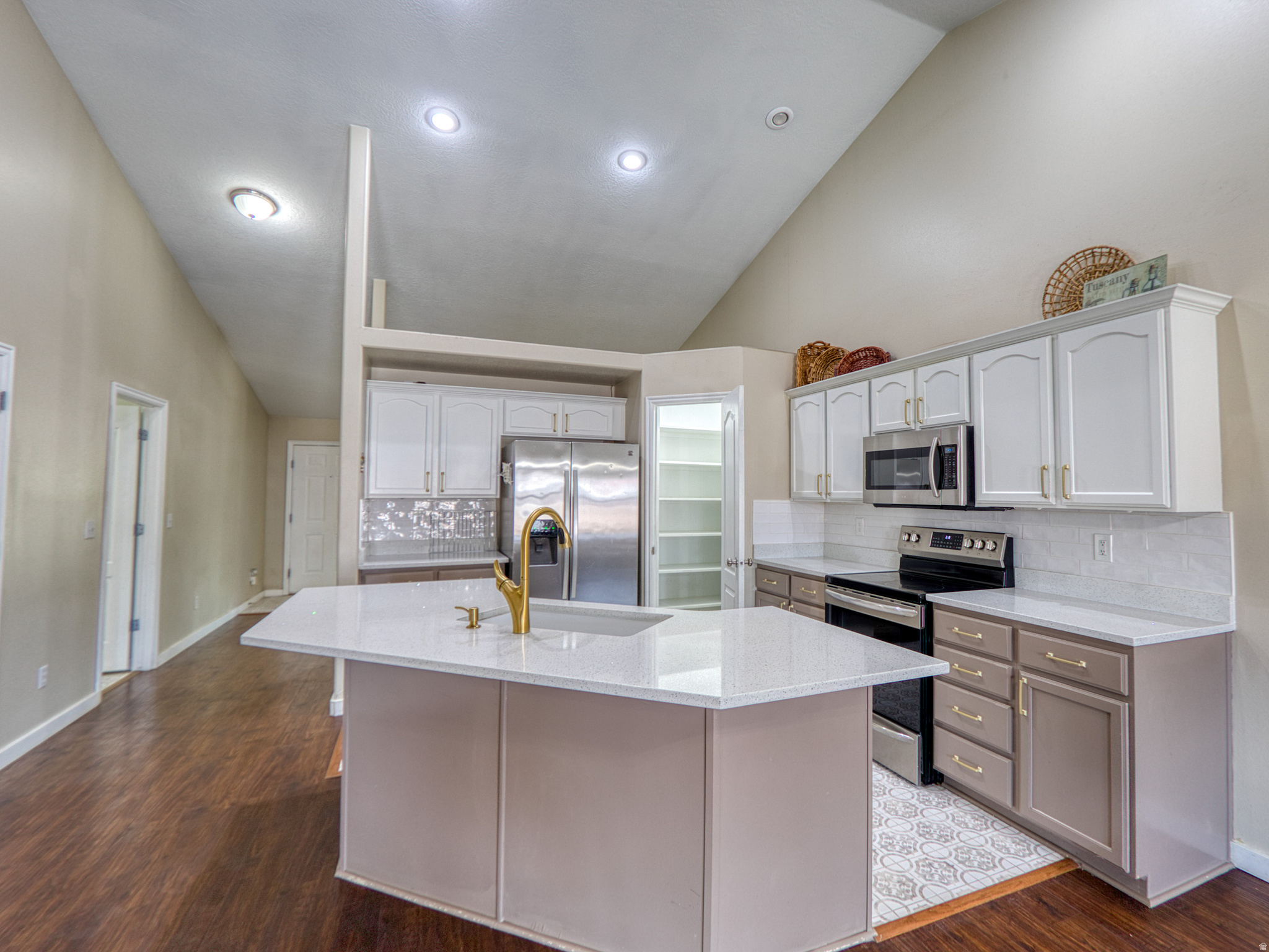 HERRIMAN VILLAGE - Residential