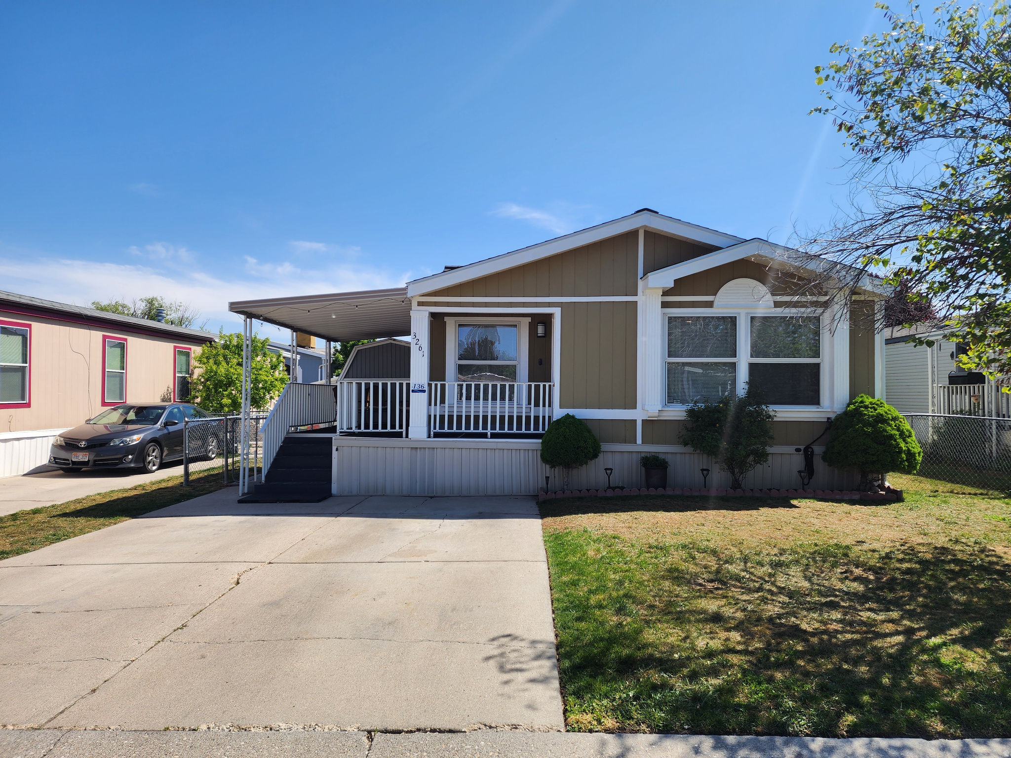 Double-Wide Manufactured Home, Nice Interior, Huge Flowing Floor Plan, Quiet Location. Check out those Bathrooms and Kitchen!!! Wow! Community ammenities include a pool and a rentable community clubhouse for family get togthers and parties! Just a small turn away from all of lifes necessities! We have many financing options for this type of property. Call today! Sq. Ft. provided as a courtesy measurement only. Buyer/Buyer Broker to verify all information.