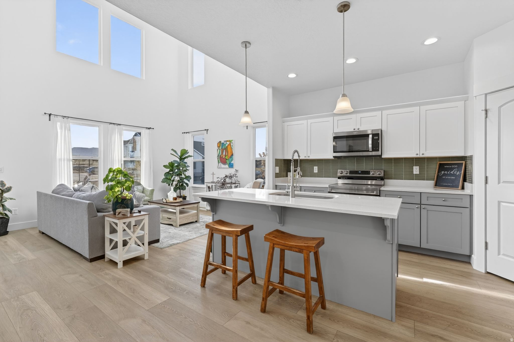 MOUNTAIN RIDGE - Residential
