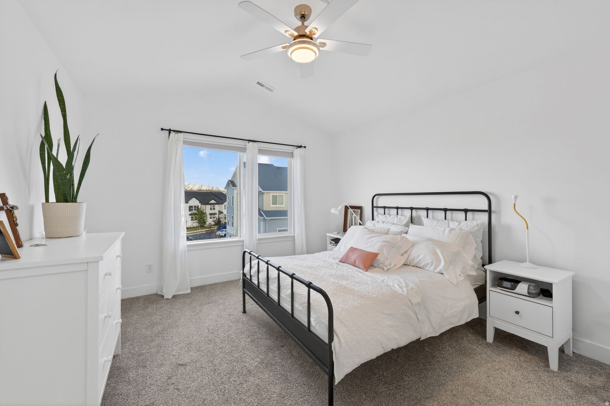 MOUNTAIN RIDGE - Residential