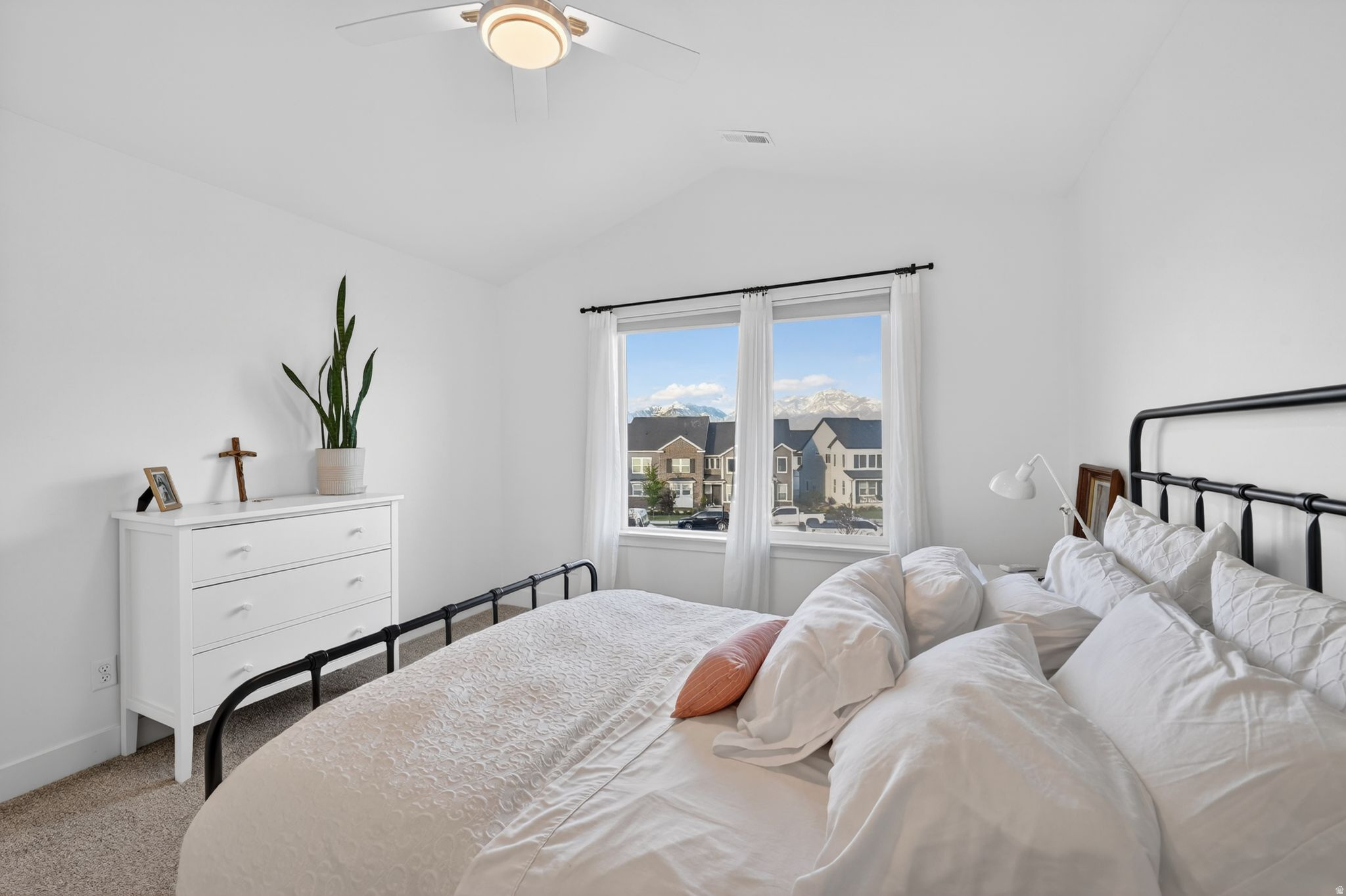 MOUNTAIN RIDGE - Residential