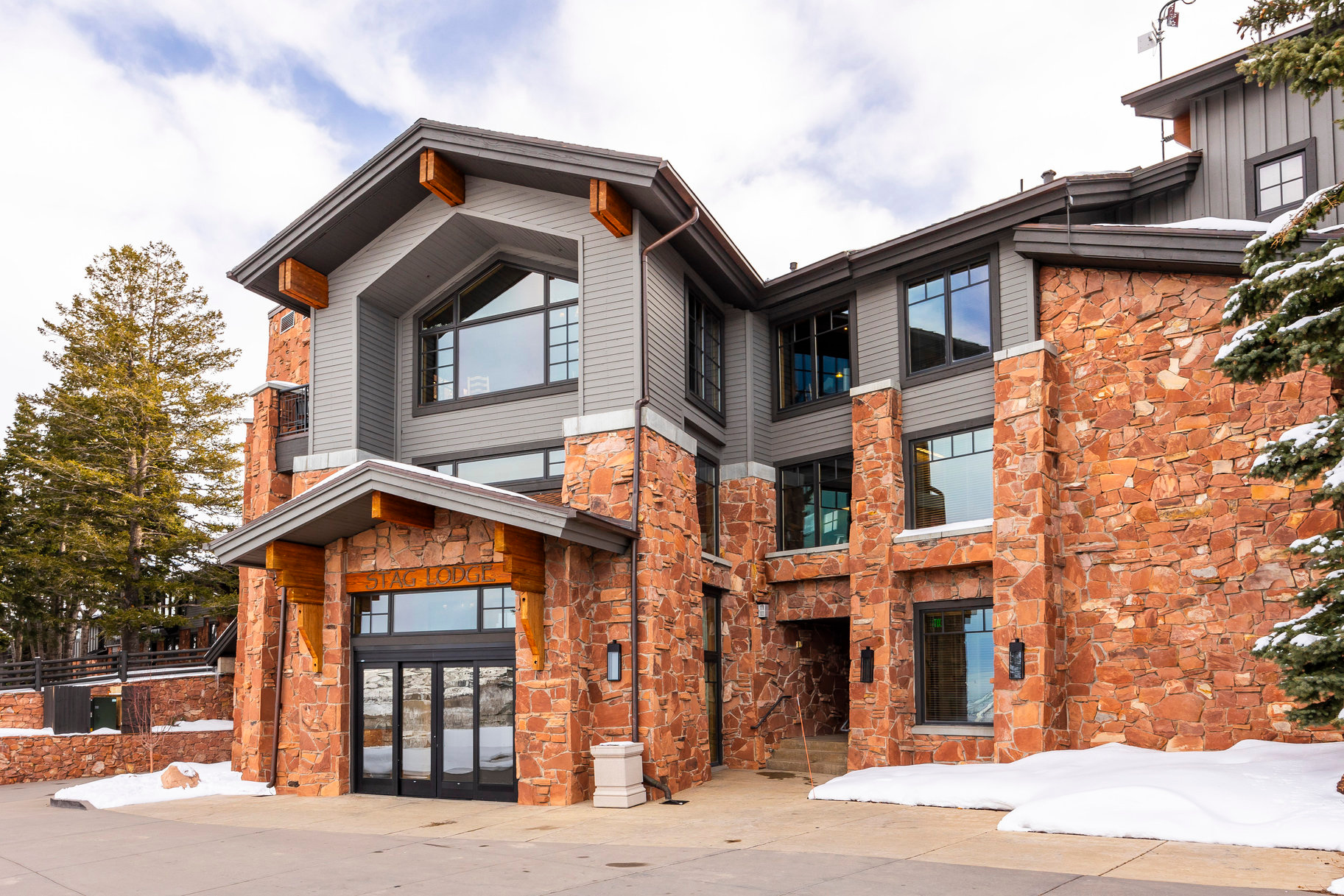 STAG LODGE PHASE 1 CONDOMINIUM - Residential