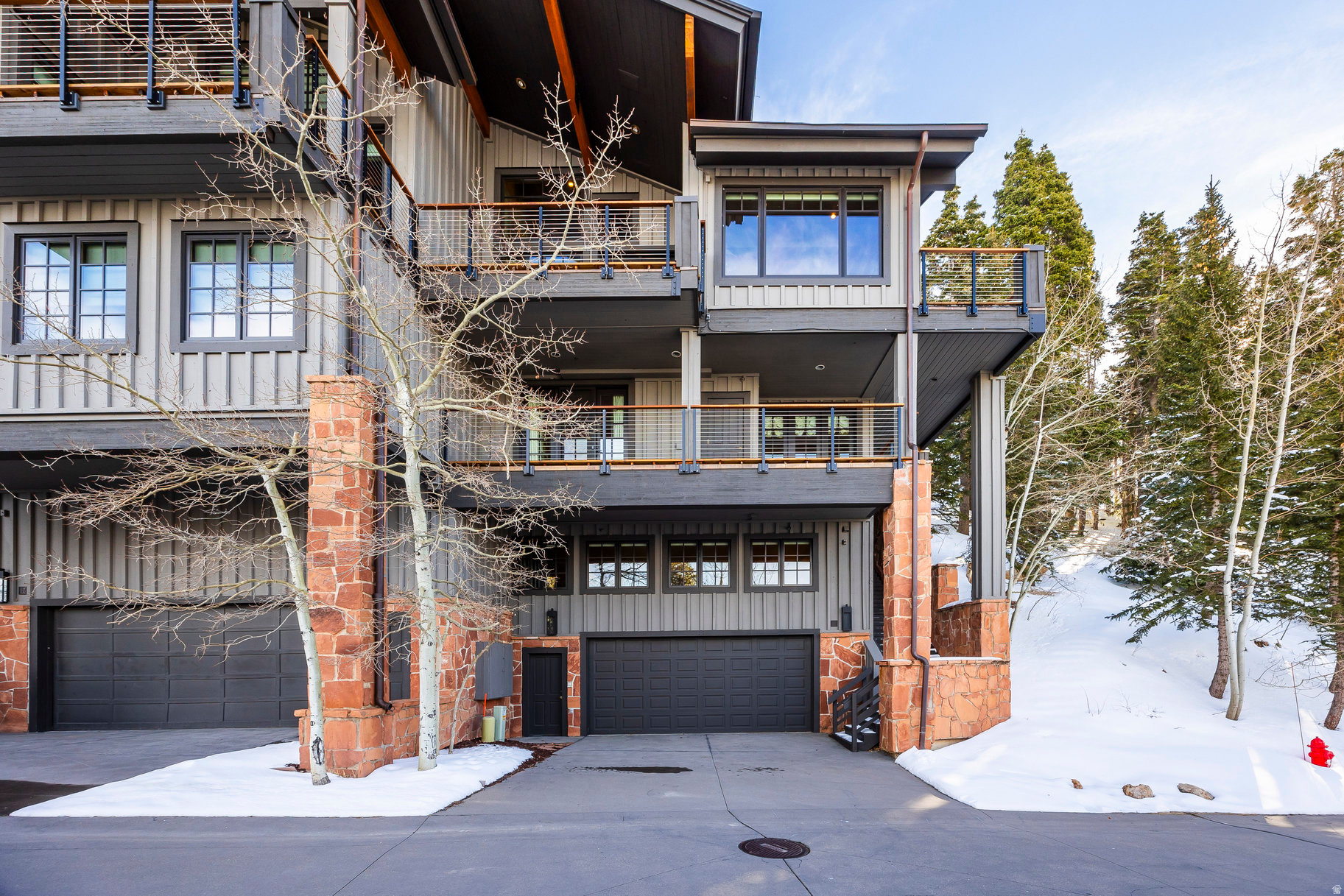 STAG LODGE PHASE 1 CONDOMINIUM - Residential