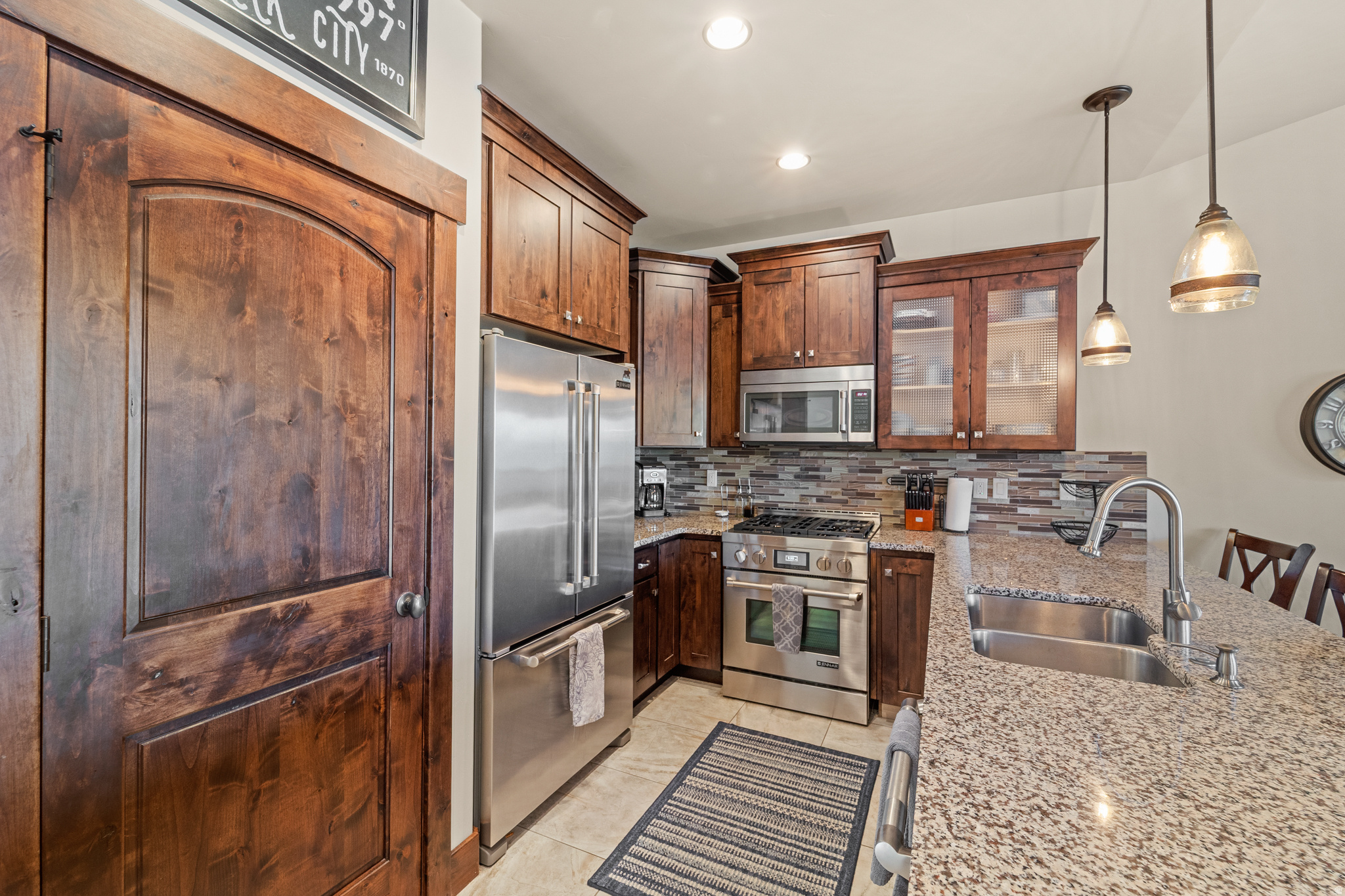 IROQUOIS - Residential