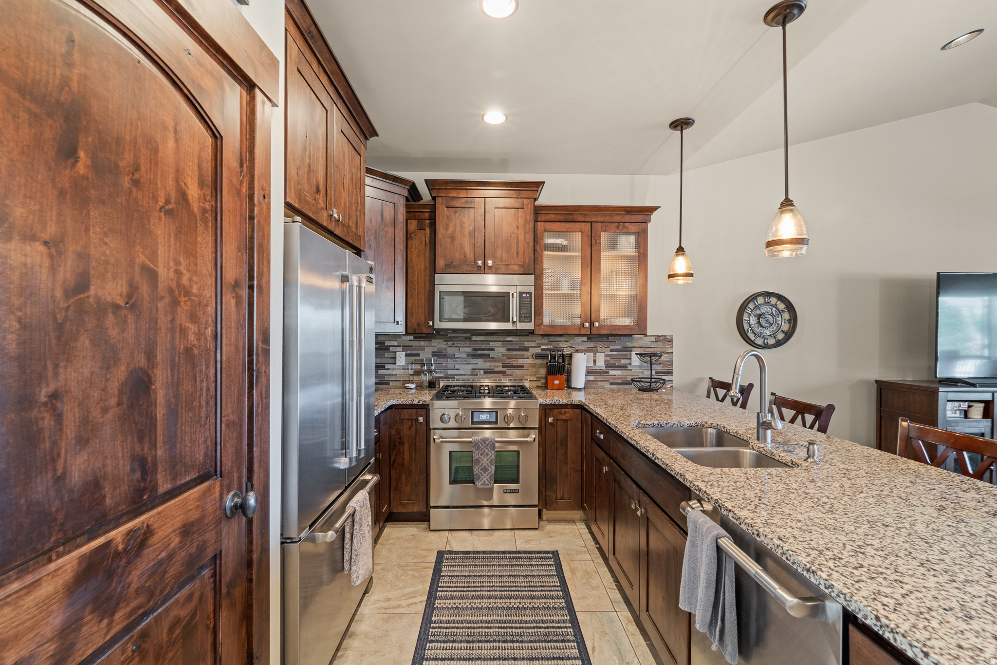 IROQUOIS - Residential