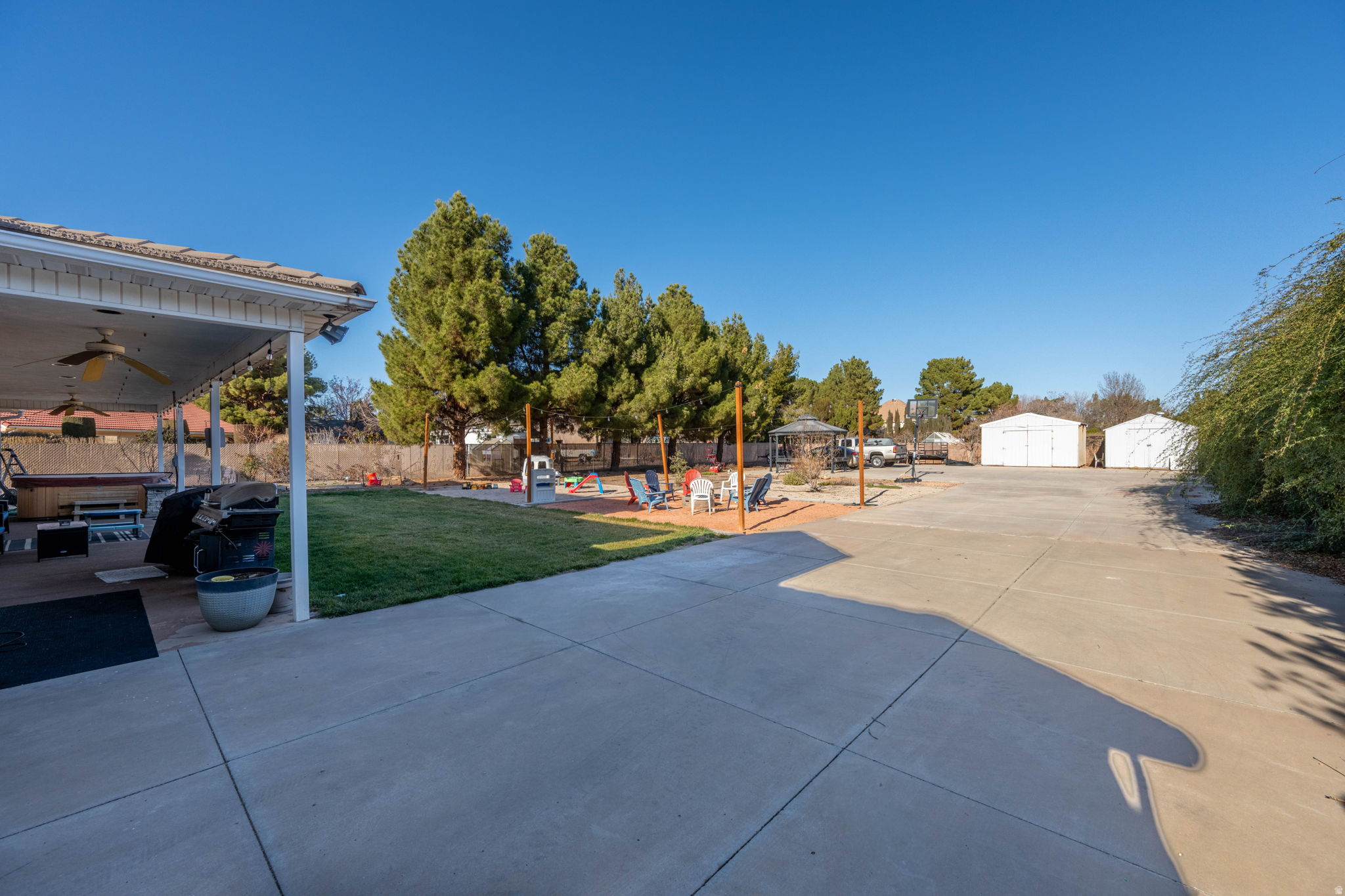 PINE VIEW EST 2 - Residential