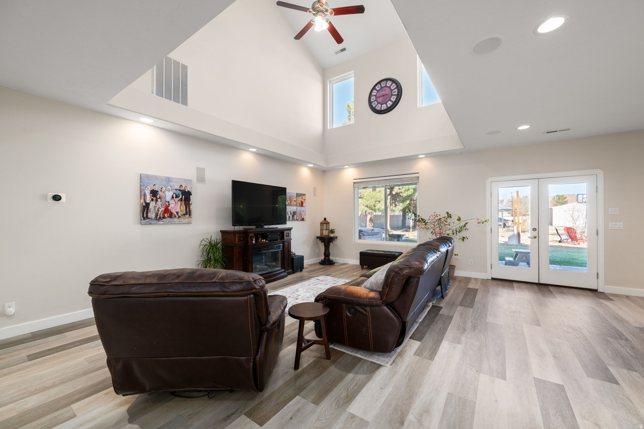 PINE VIEW EST 2 - Residential