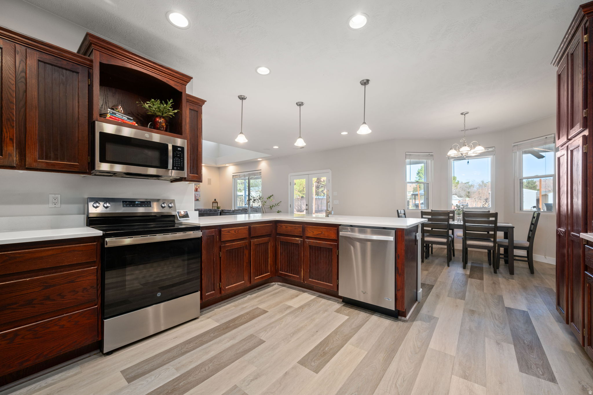 PINE VIEW EST 2 - Residential