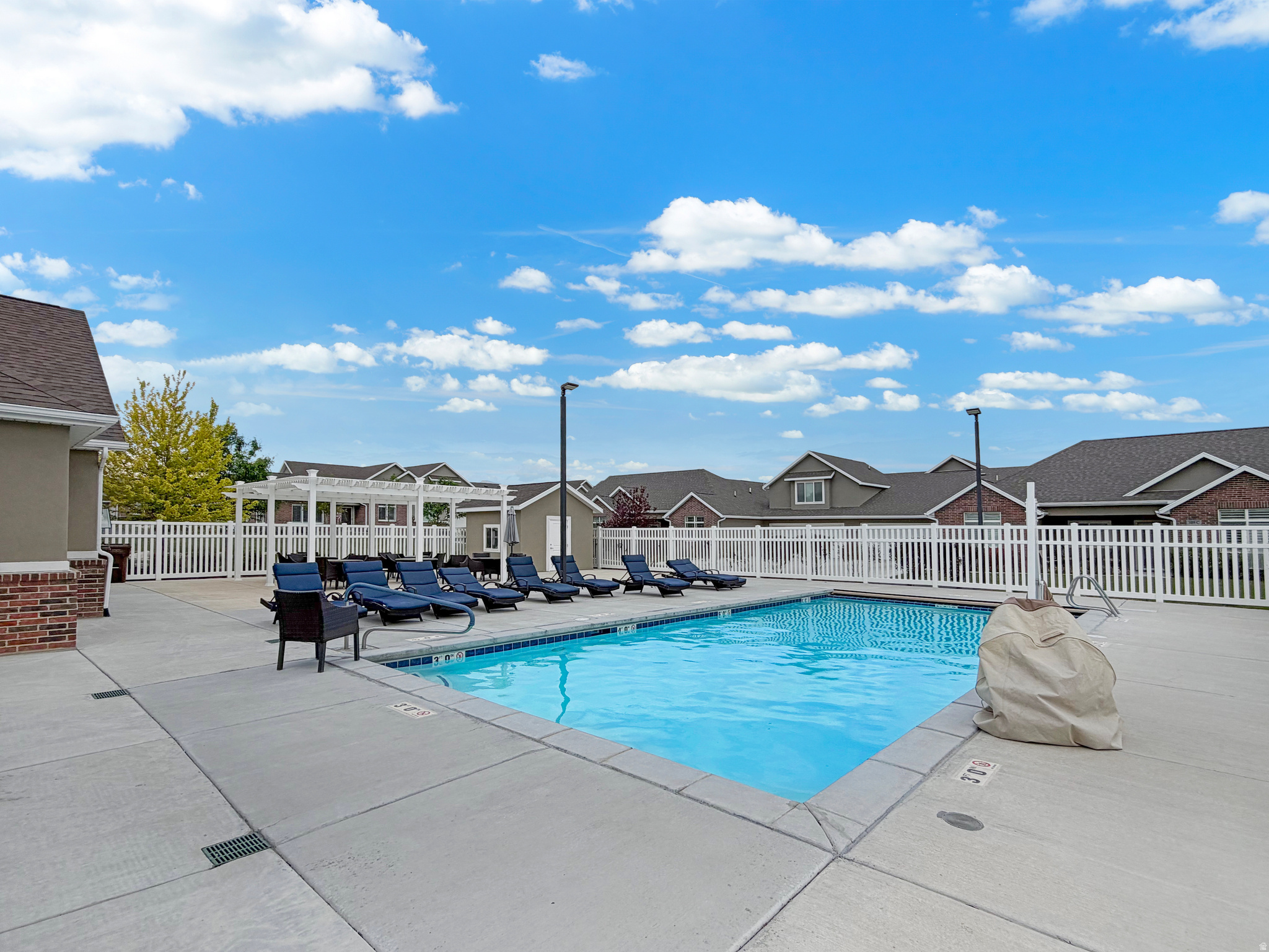 MIDAS CREEK VILLAS - Residential