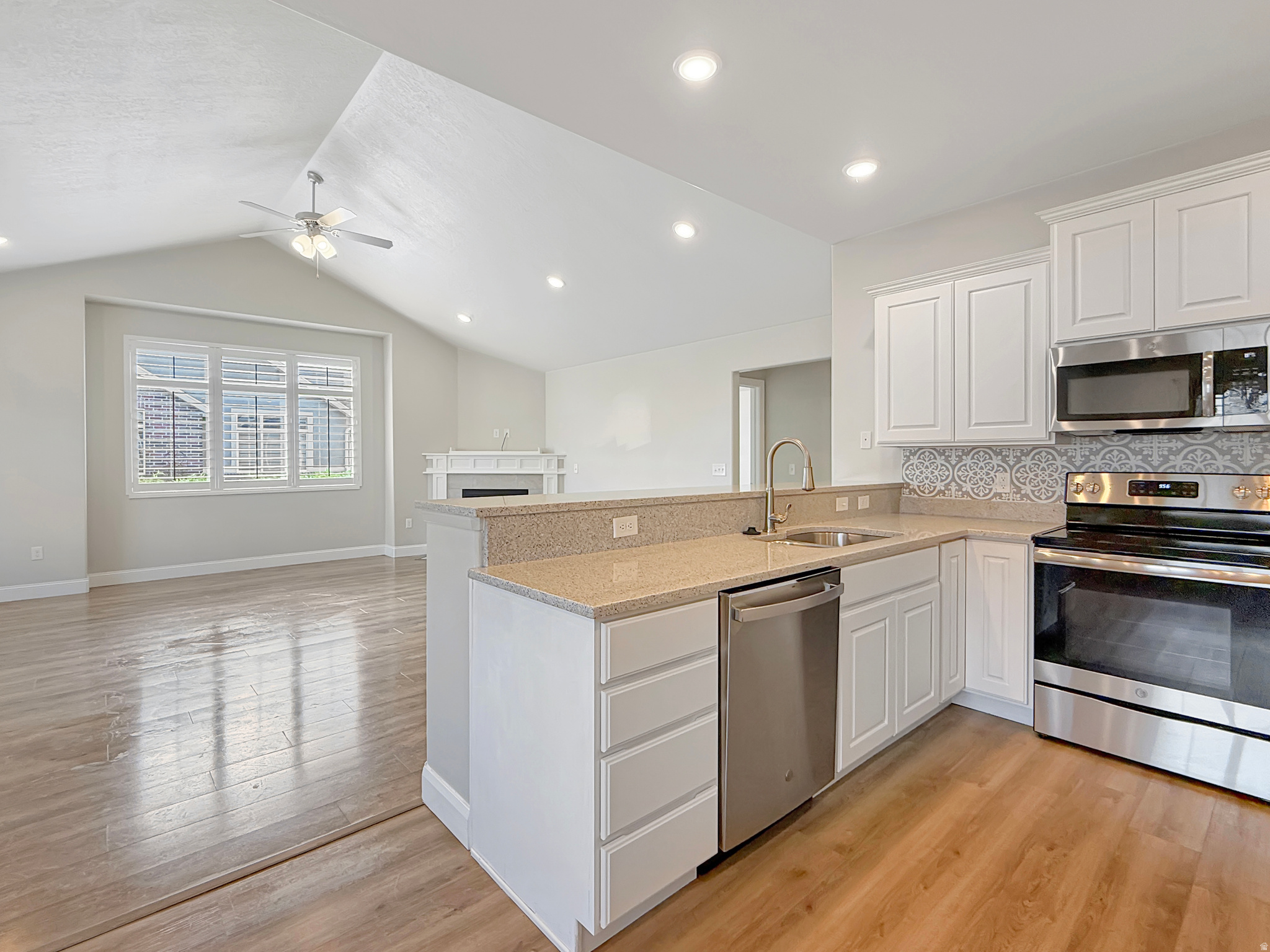 MIDAS CREEK VILLAS - Residential