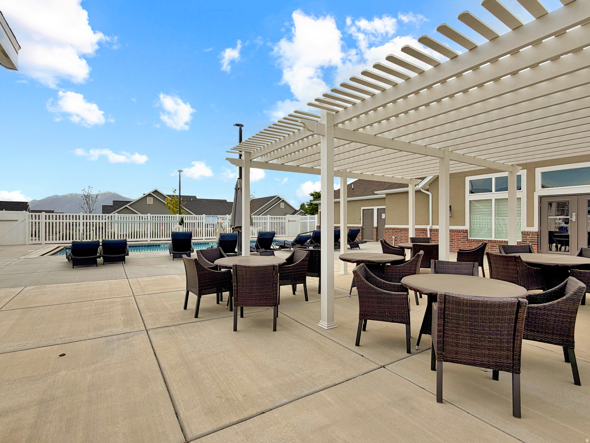 MIDAS CREEK VILLAS - Residential
