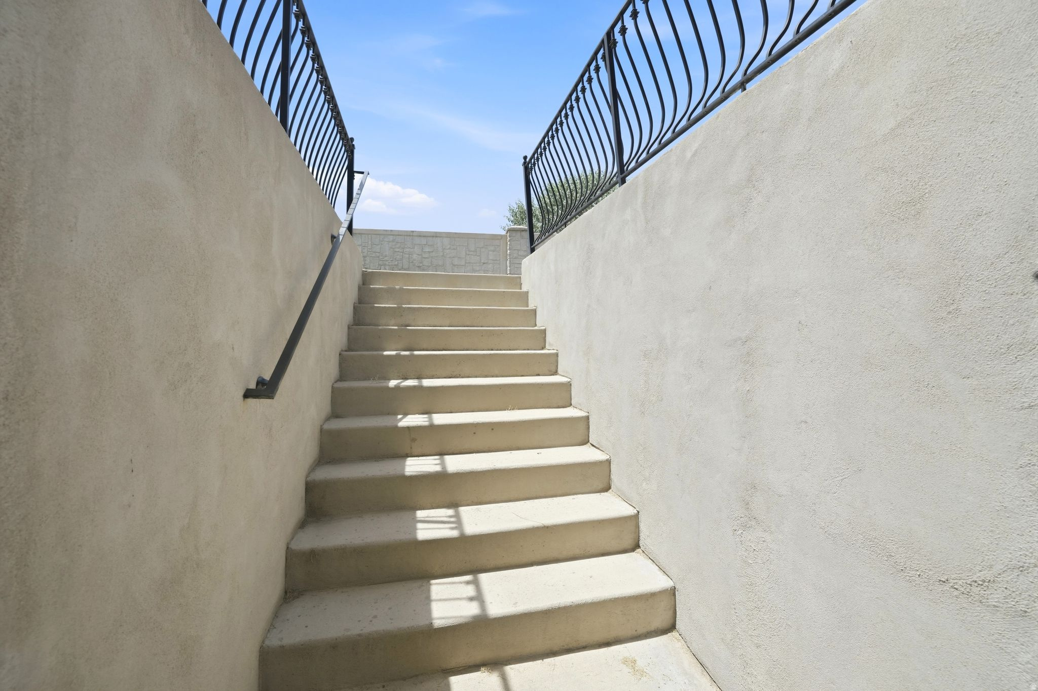 LUCAS DELL - Residential