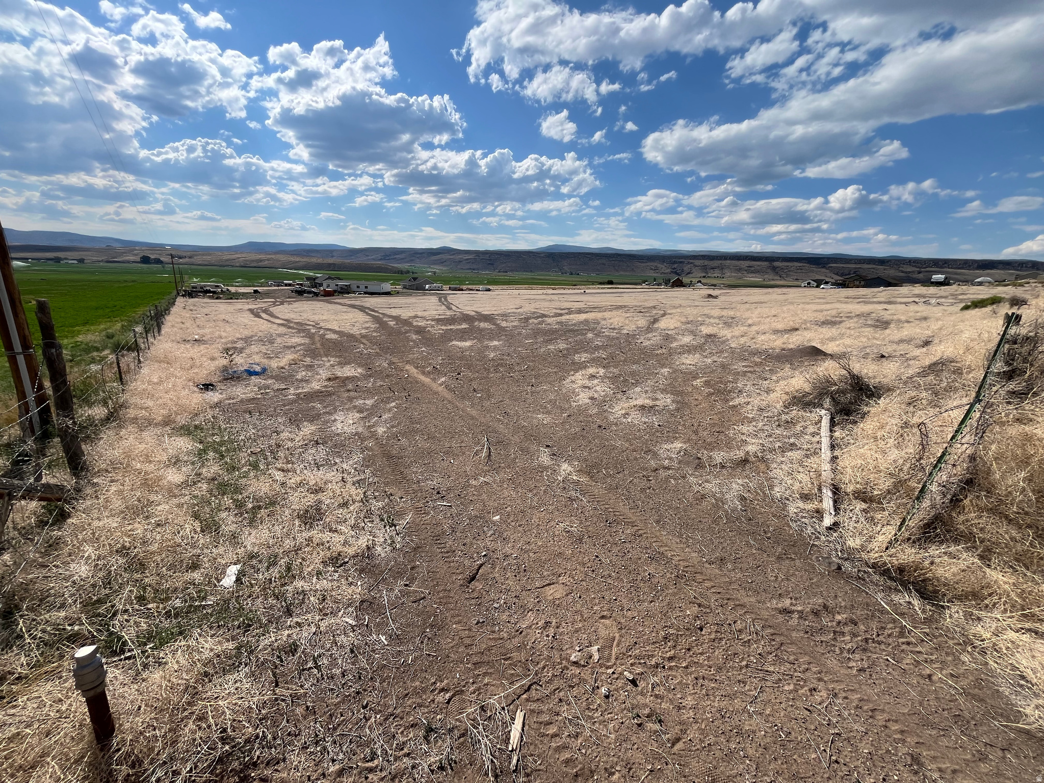 HI-LINE VIEWS - Land
