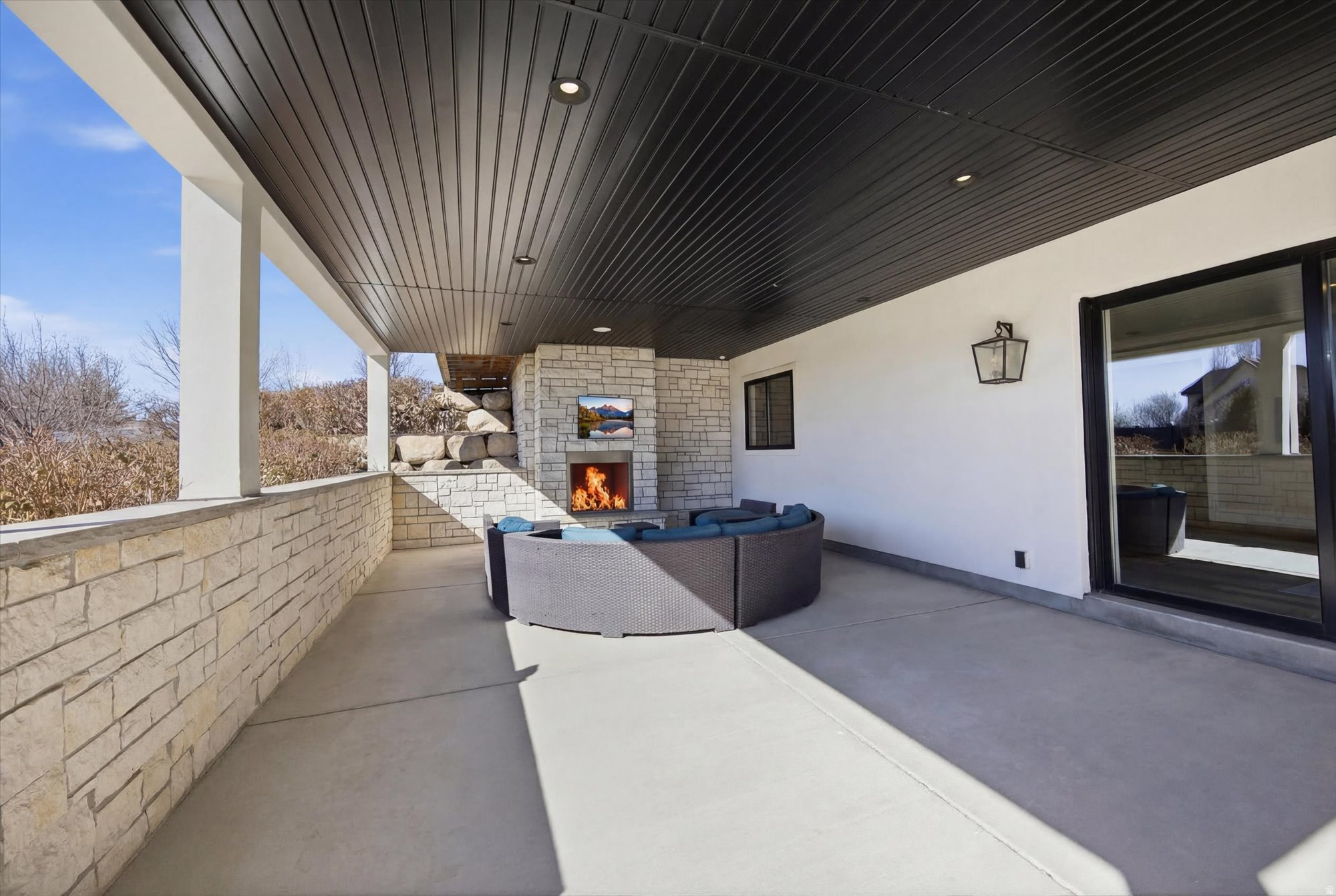 COUNTRY FRENCH ESTATES - Residential