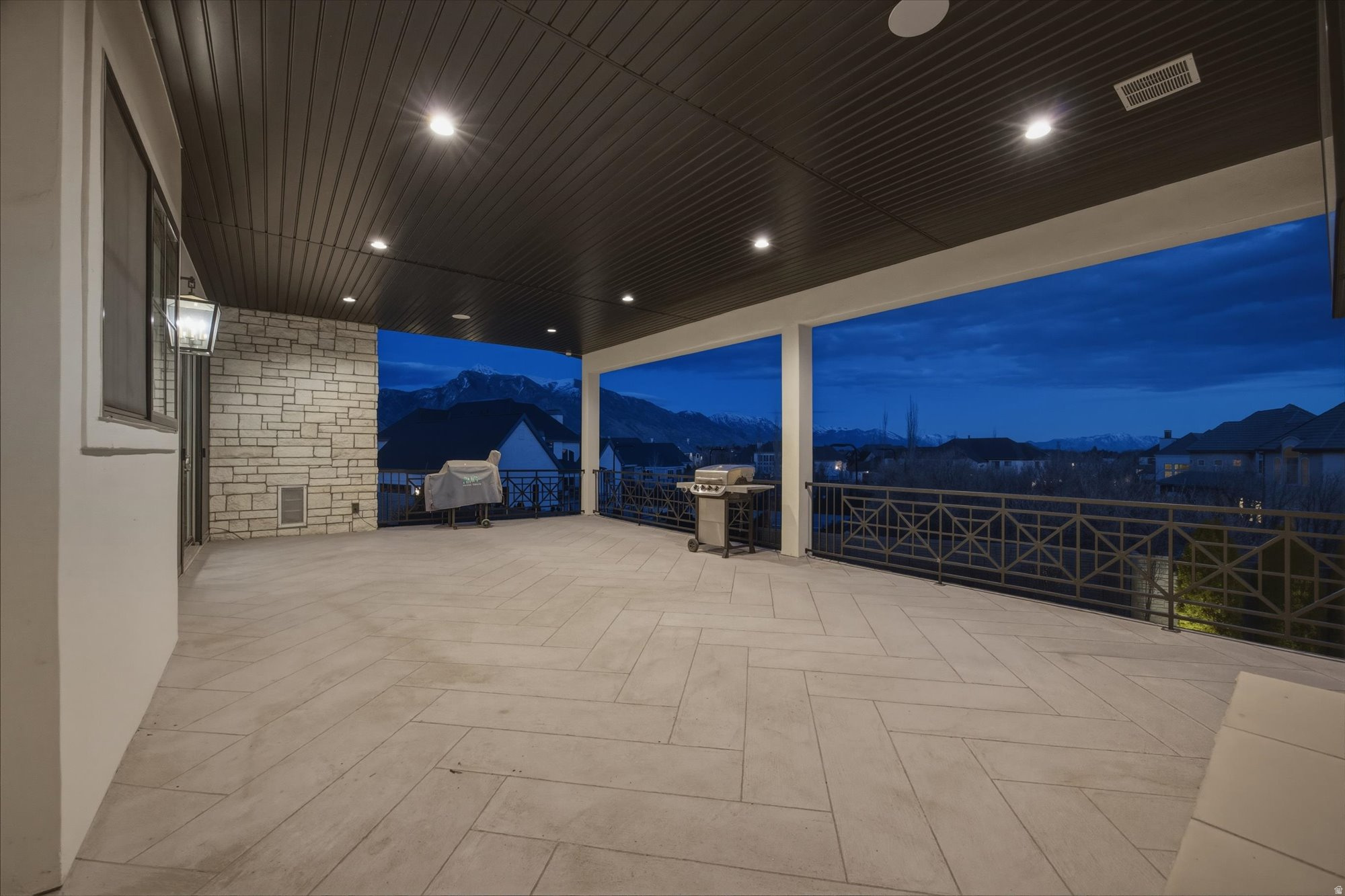 COUNTRY FRENCH ESTATES - Residential