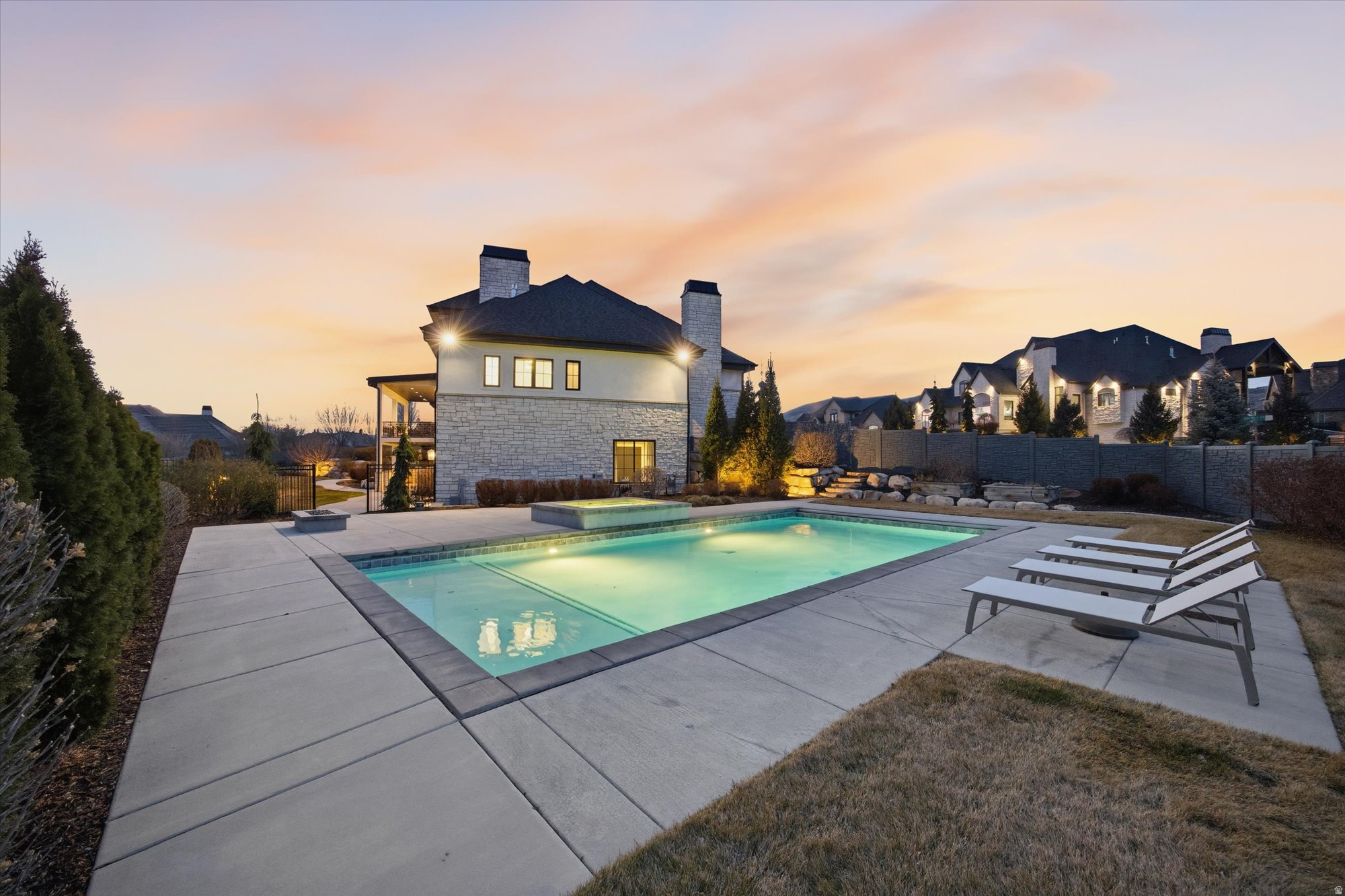 COUNTRY FRENCH ESTATES - Residential