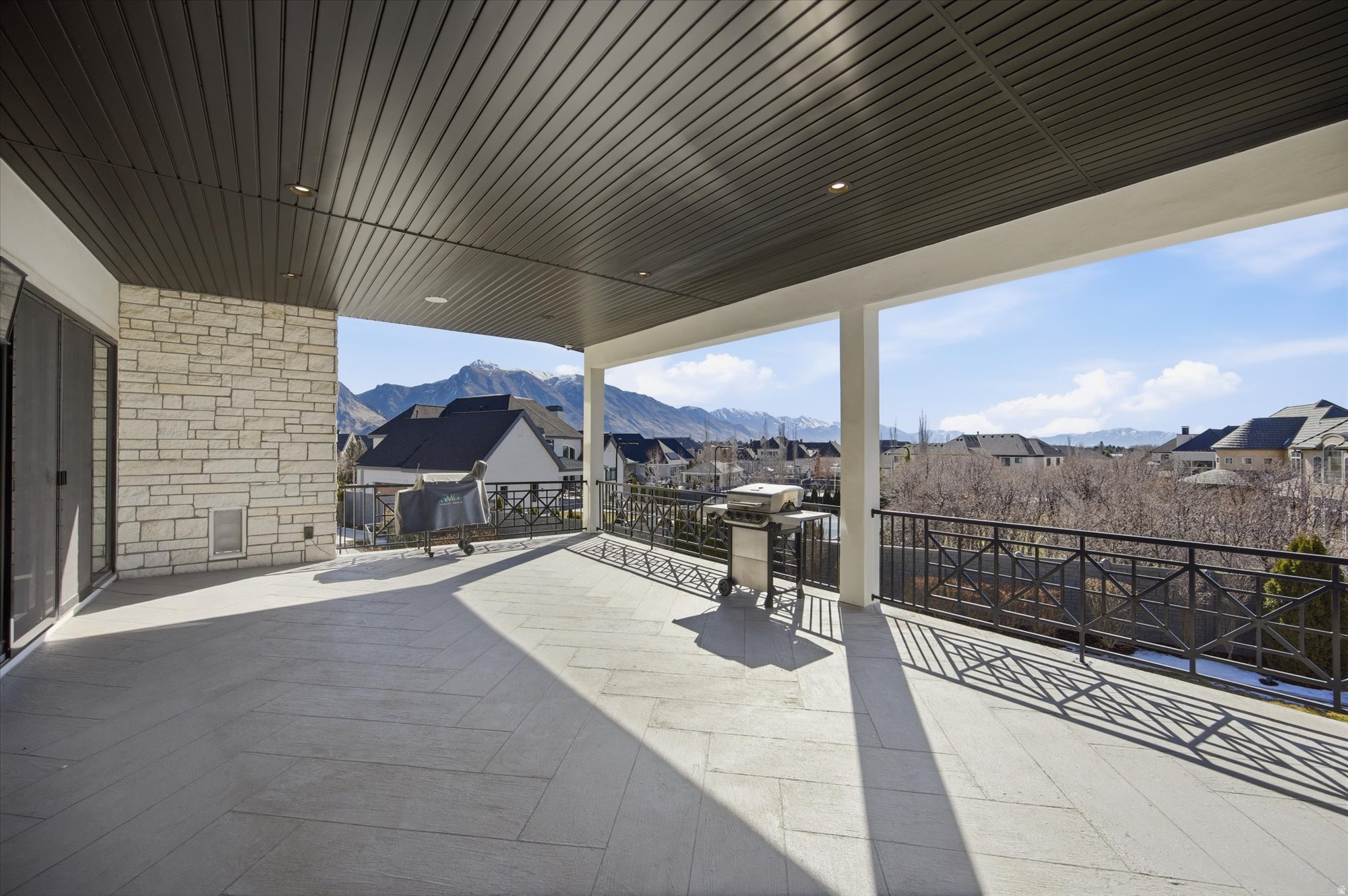 COUNTRY FRENCH ESTATES - Residential