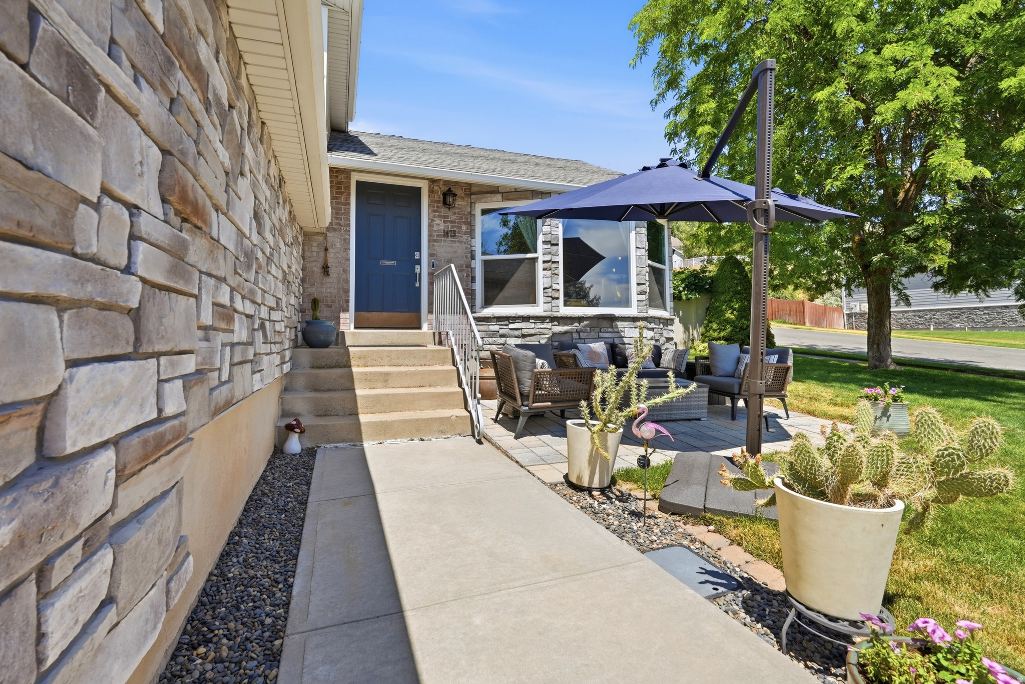 COUNTRY HOLLOW - Residential