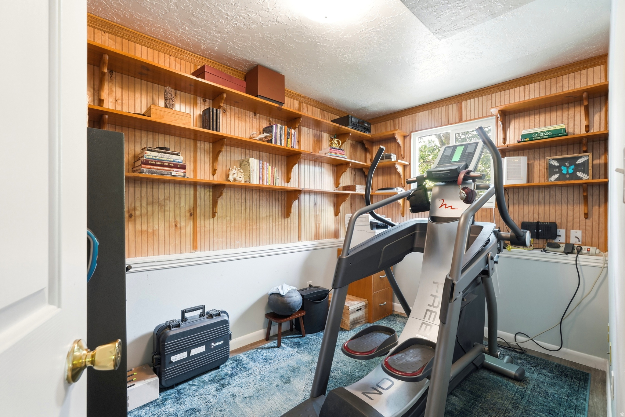 COUNTRY HOLLOW - Residential