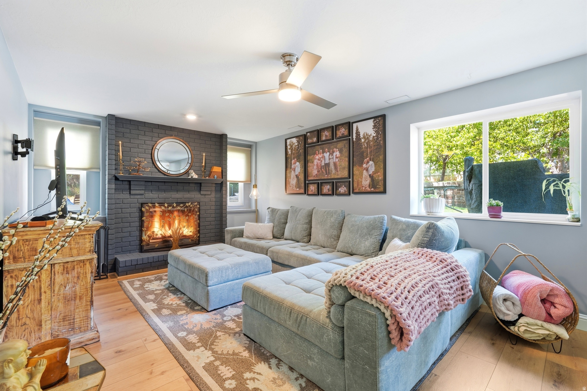 COUNTRY HOLLOW - Residential