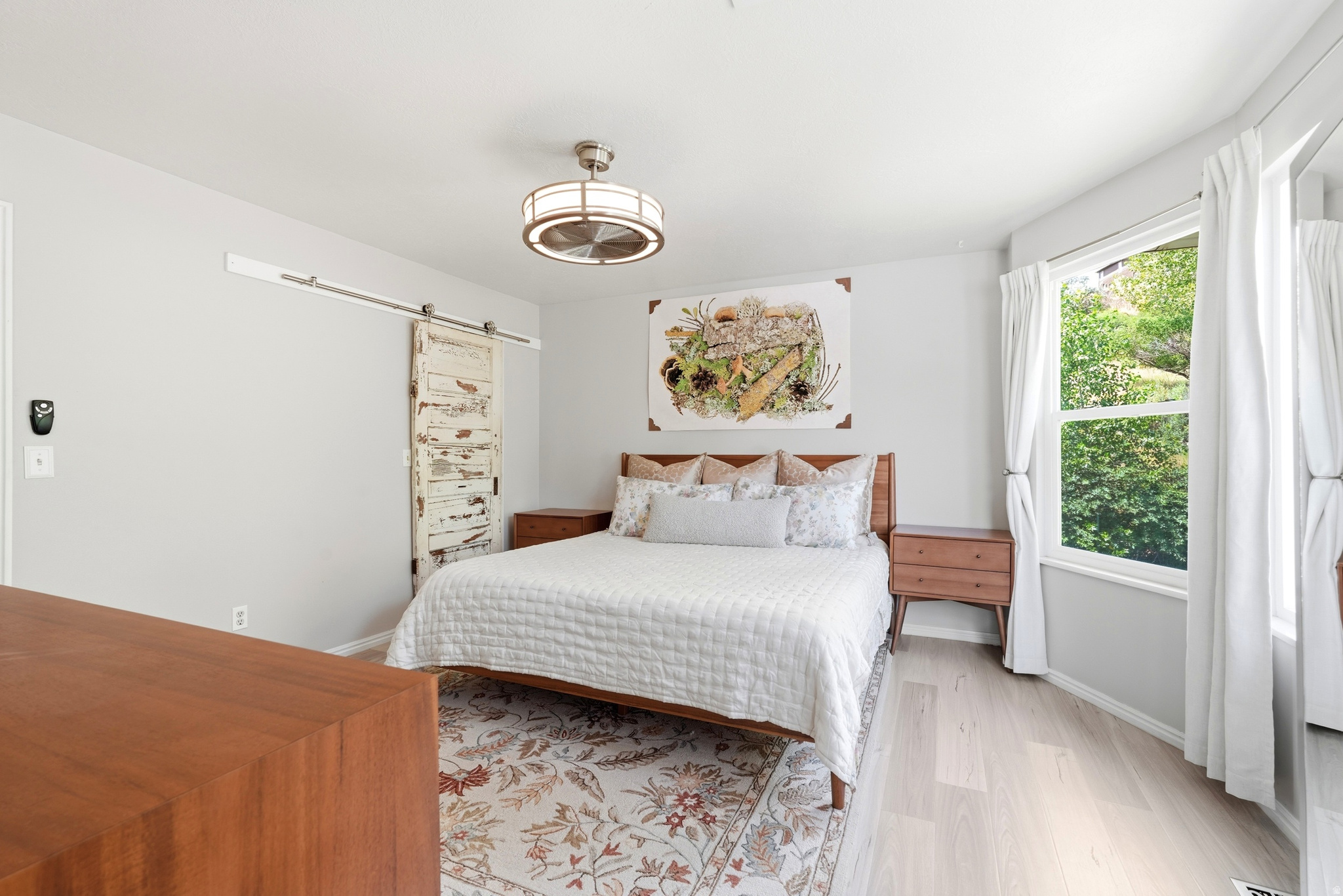 COUNTRY HOLLOW - Residential
