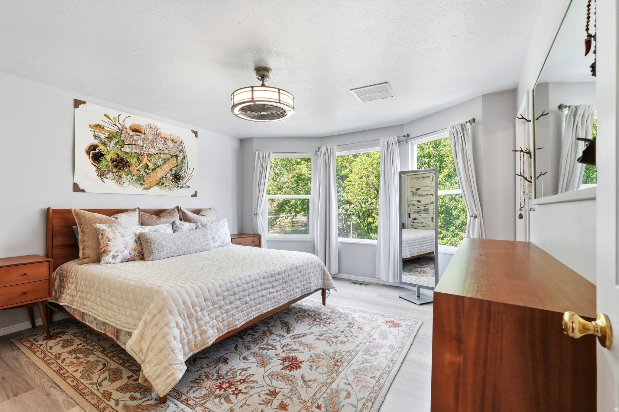 COUNTRY HOLLOW - Residential