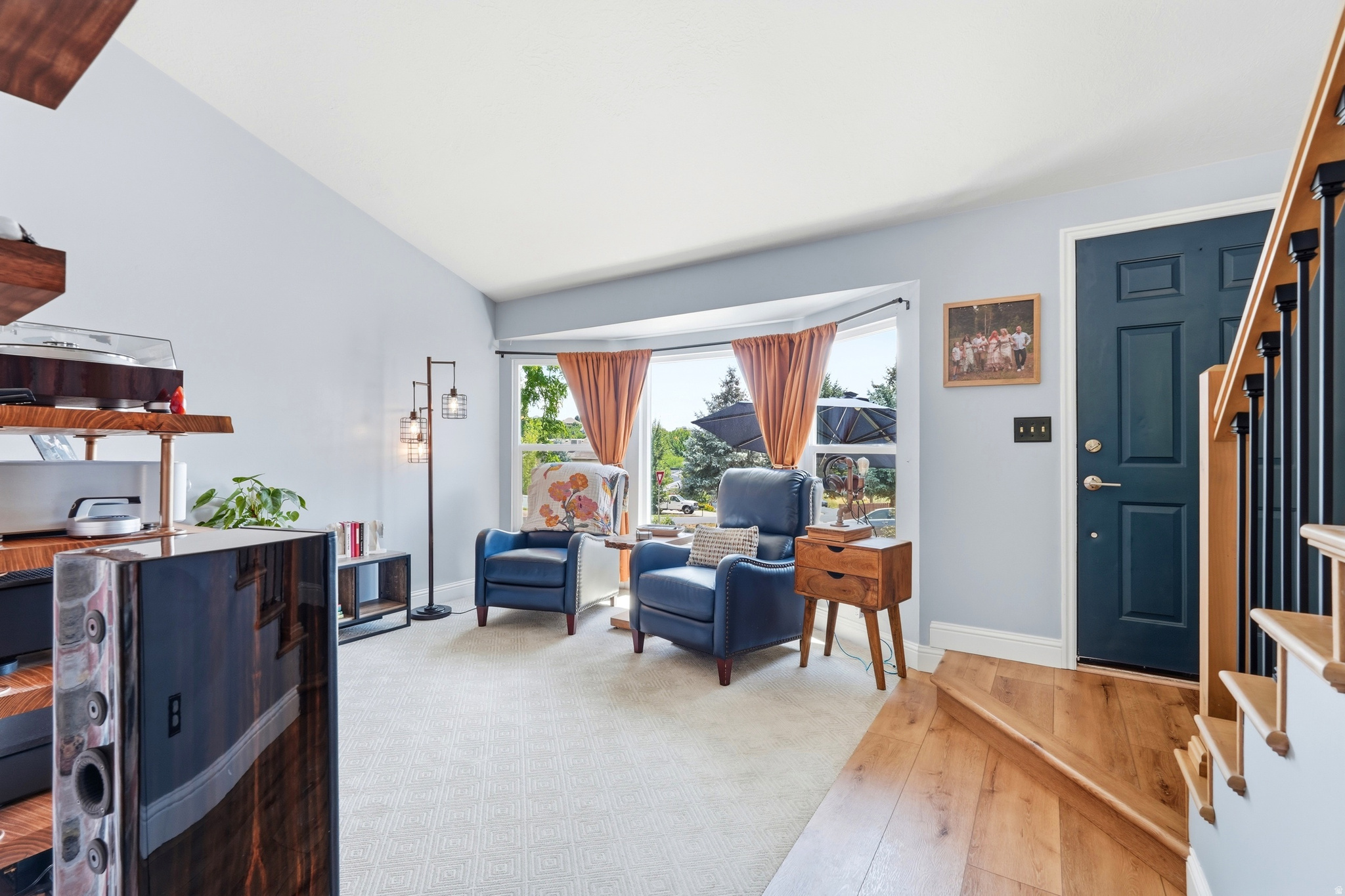 COUNTRY HOLLOW - Residential