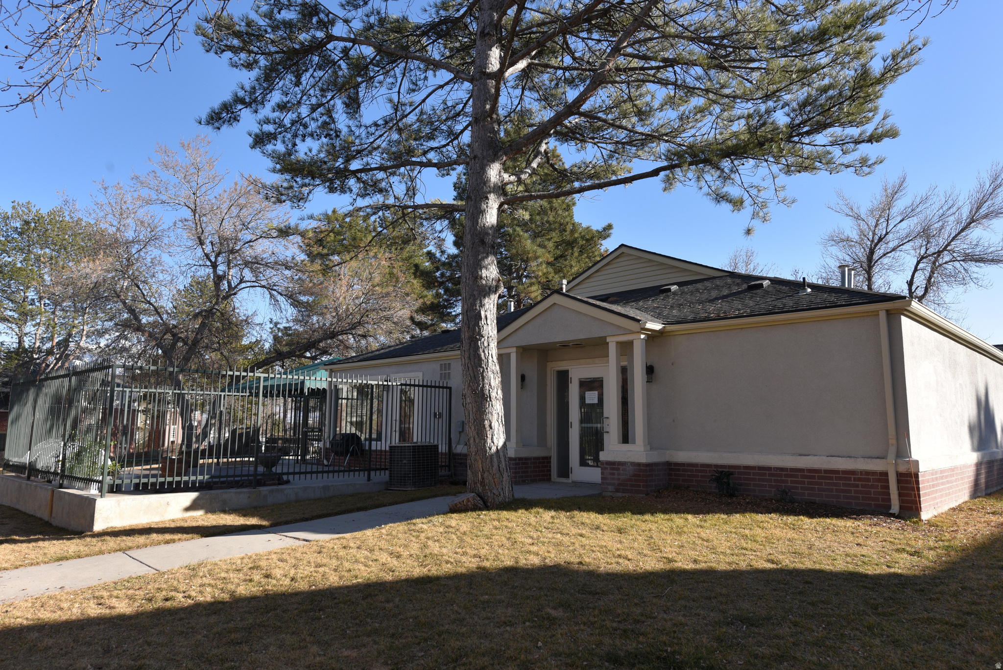 DAYBREAK HILL - Residential