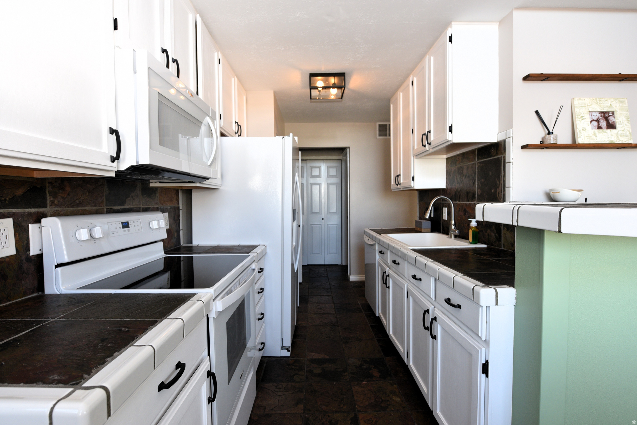 DAYBREAK HILL - Residential
