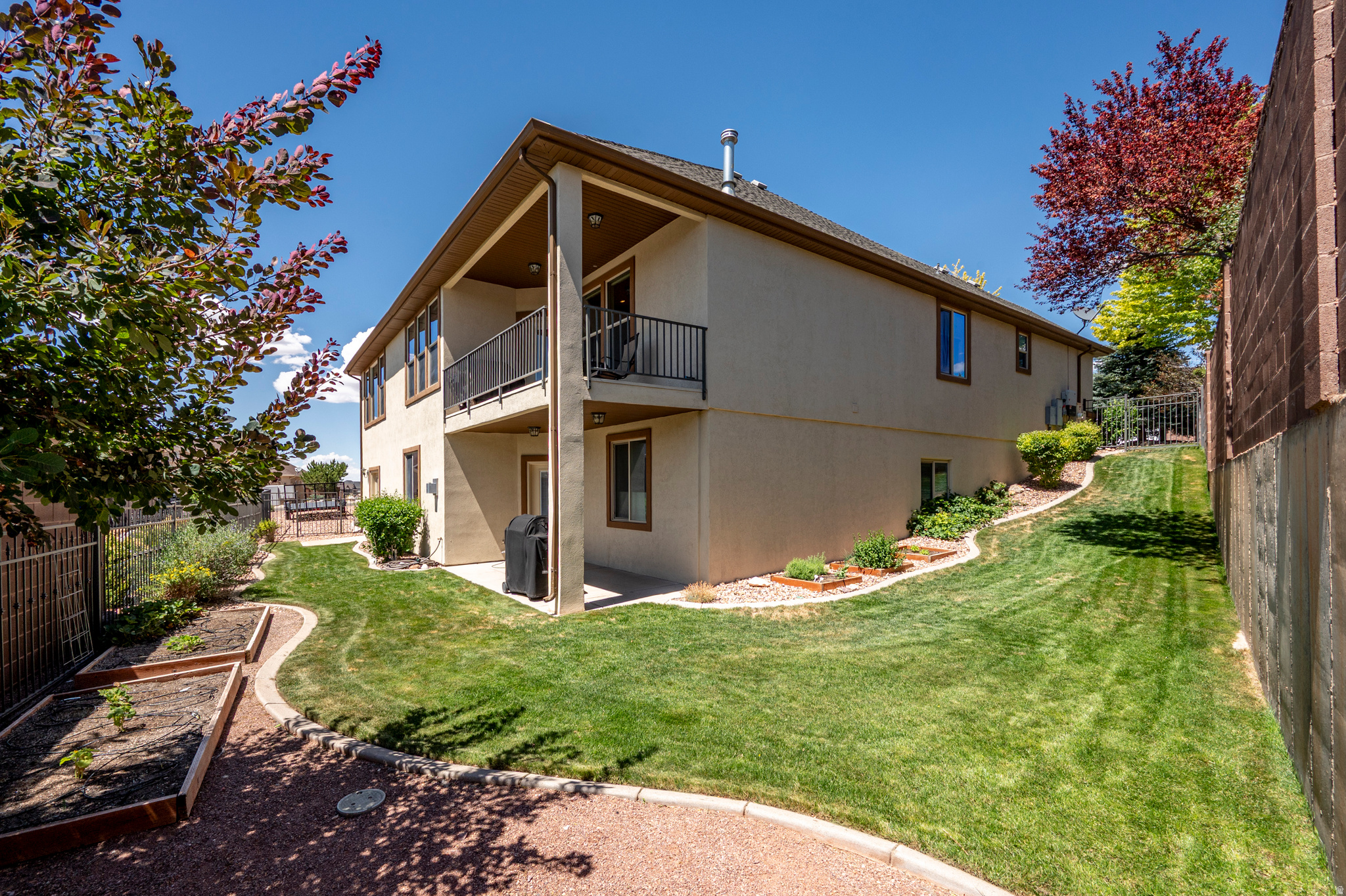 MESA HILLS - Residential