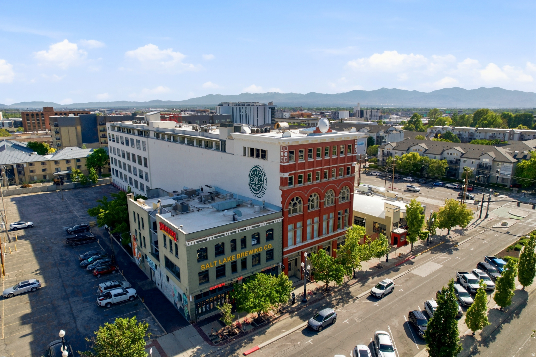 BROADWAY LOFTS - Residential