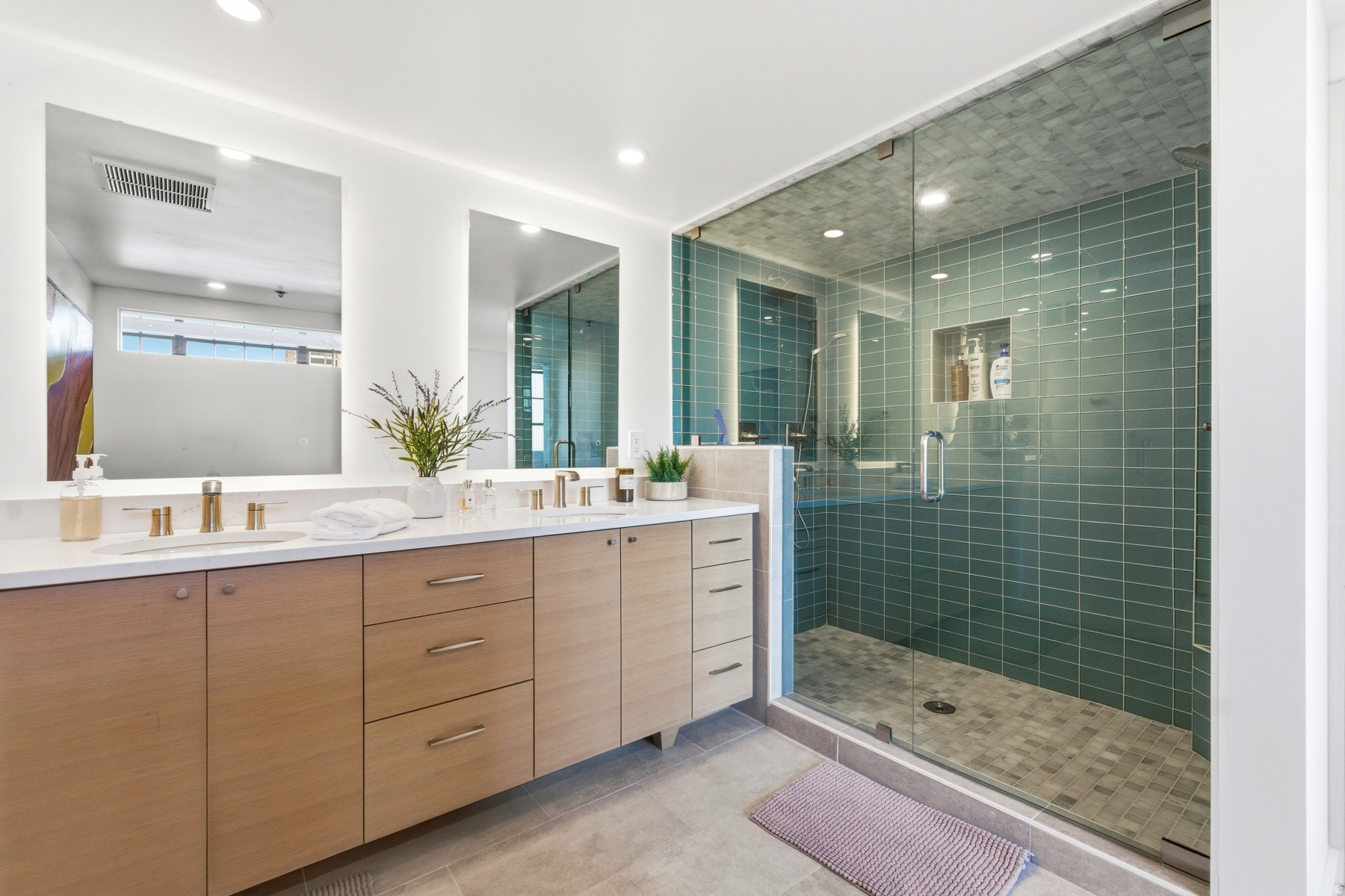 BROADWAY LOFTS - Residential