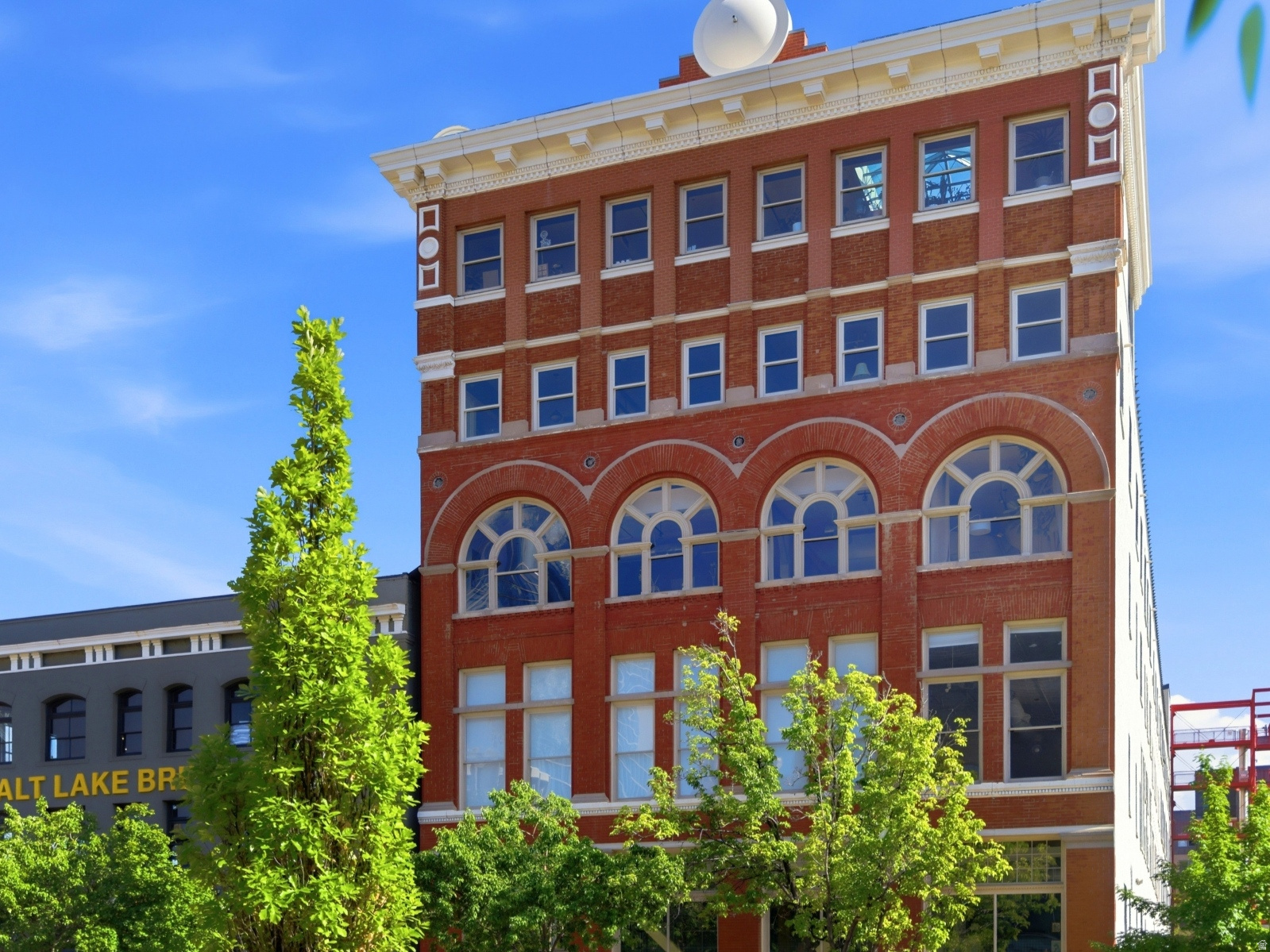 BROADWAY LOFTS - Residential
