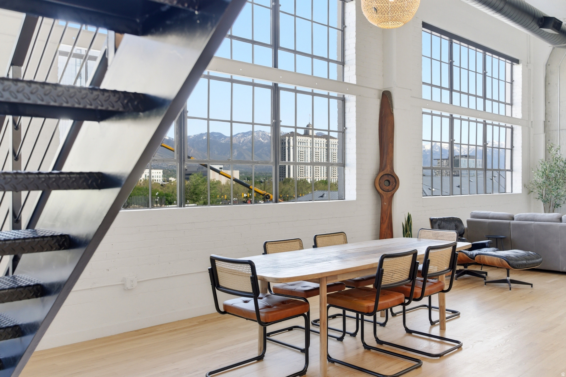 BROADWAY LOFTS - Residential