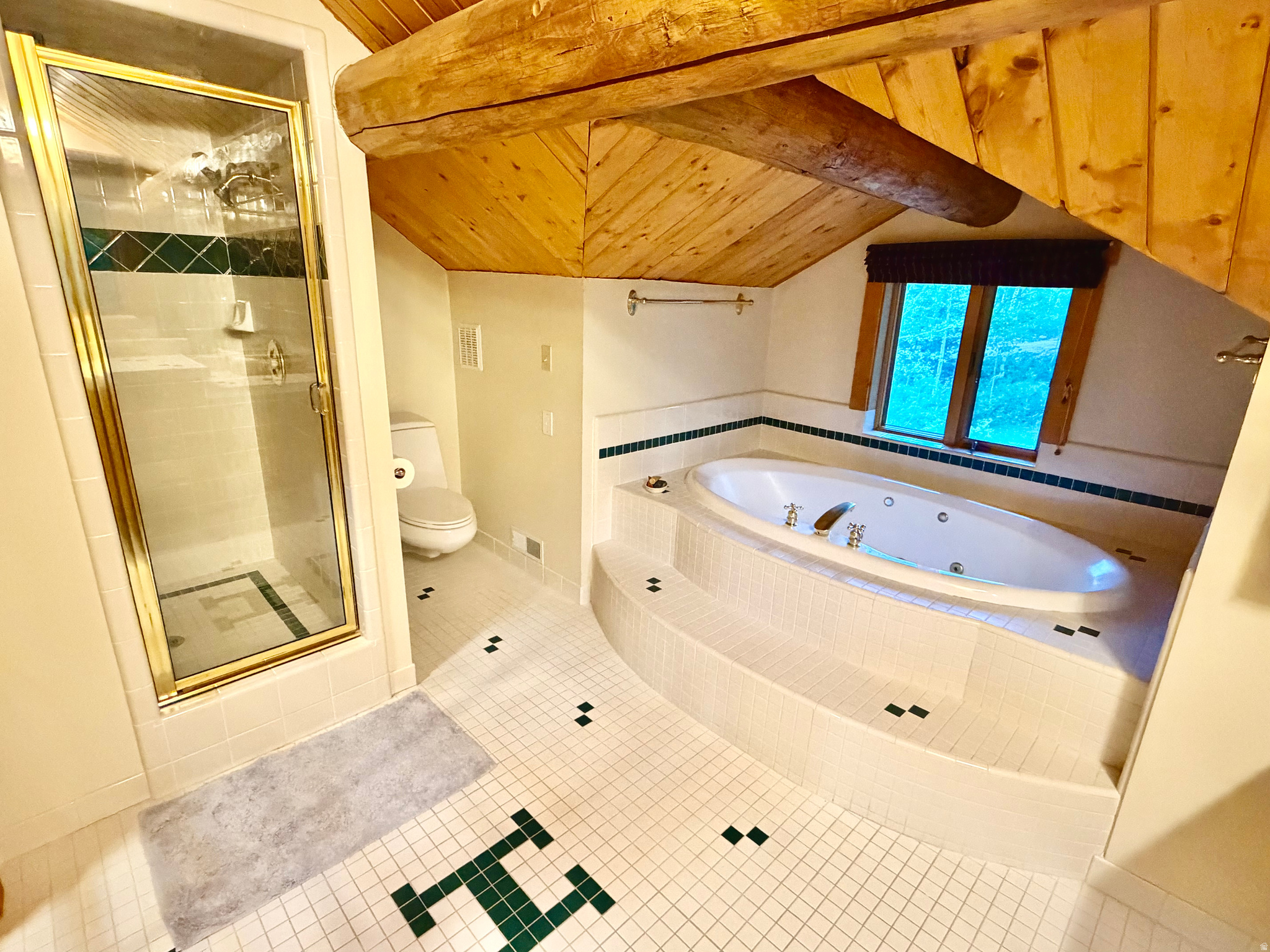 DANIEL SUMMIT RESORT - Commercial Sale